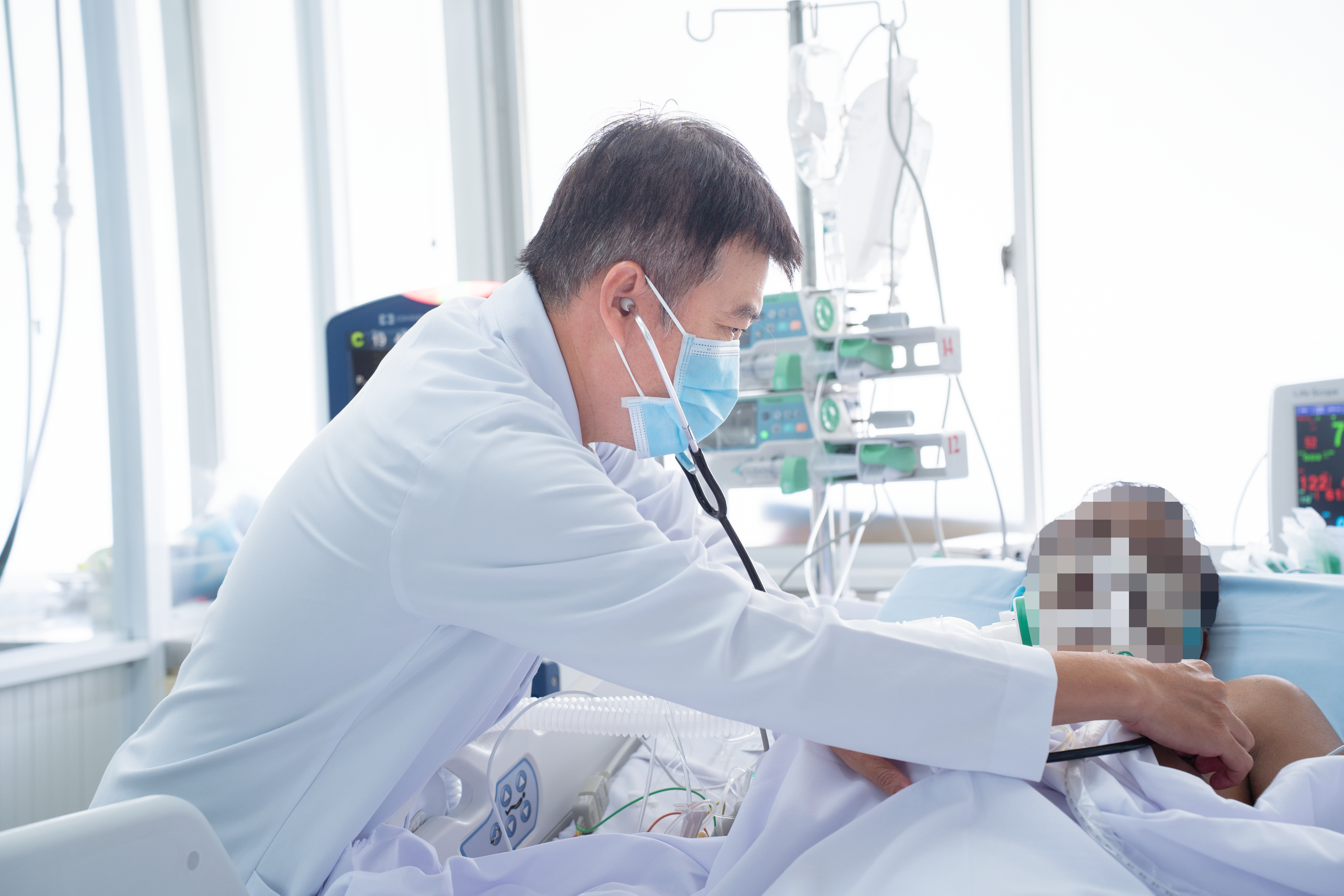 Bệnh nhân Ấn Độ bị lật ca nô ở Phú Quốc về đến Bệnh viện Chợ Rẫy - Ảnh 3.
