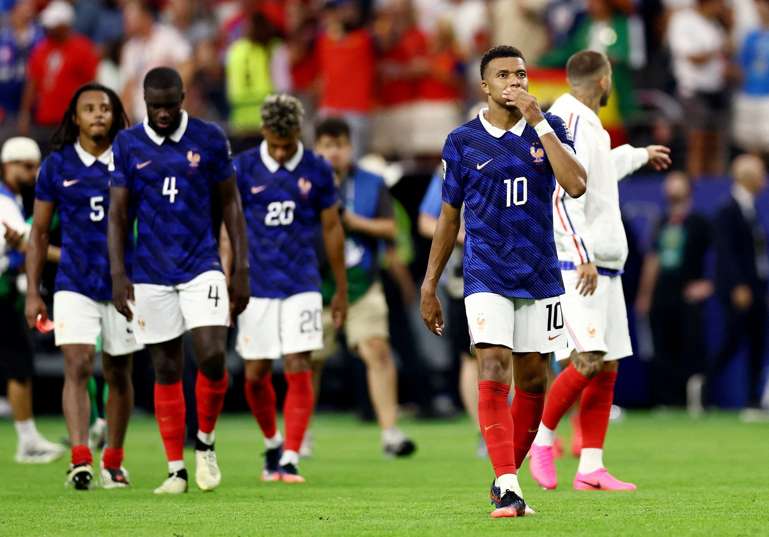 Báo Pháp chỉ trích dữ dội Mbappe cùng đồng đội, chỉ số thống kê tệ nhất  trong 60 năm