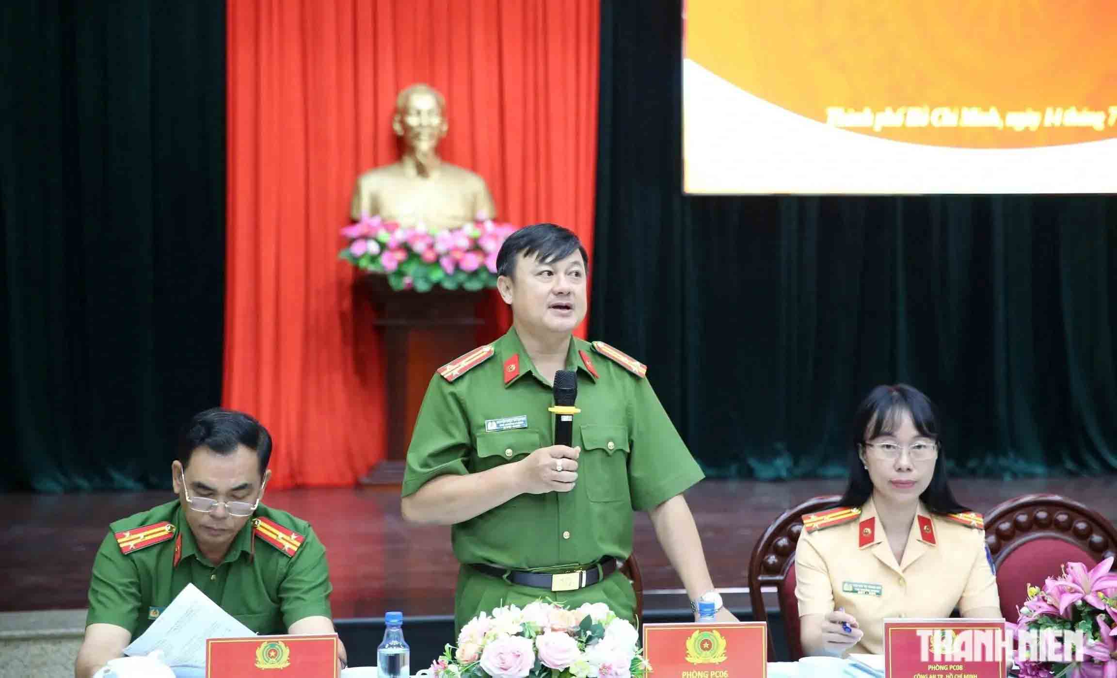 Công an TP.HCM cam kết xử lý dứt điểm vướng mắc thủ tục hành chính - Ảnh 1.