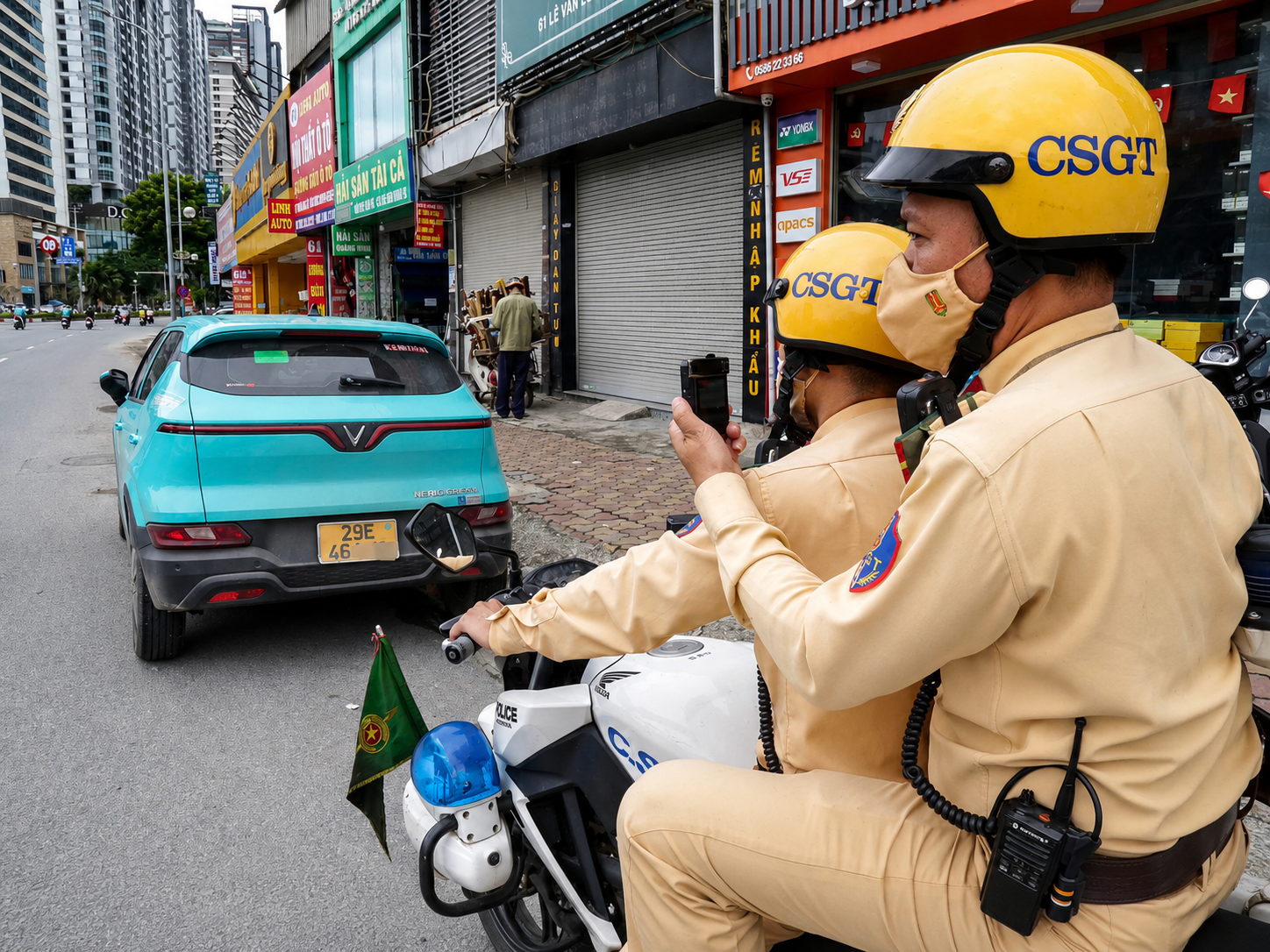 'Dừng xe' và 'đỗ xe' ở nơi có biển cấm, phạt khác nhau thế nào? - Ảnh 3.