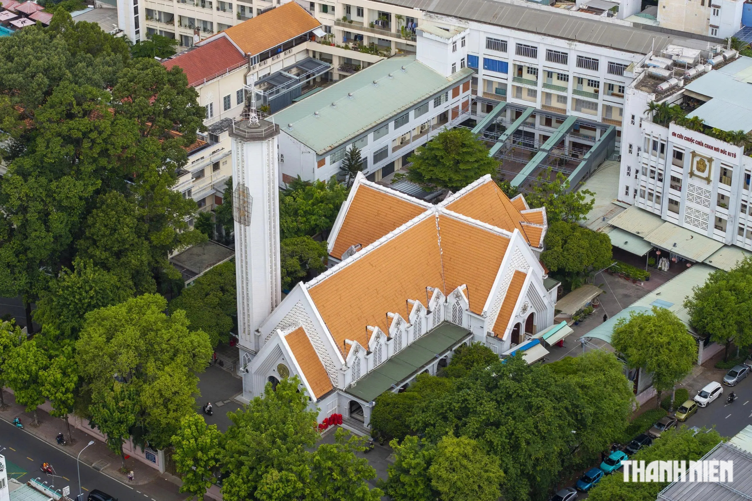 Khám phá vẻ đẹp nhà thờ Dòng Chúa Cứu Thế ở trung tâm TP.HCM- Ảnh 1.