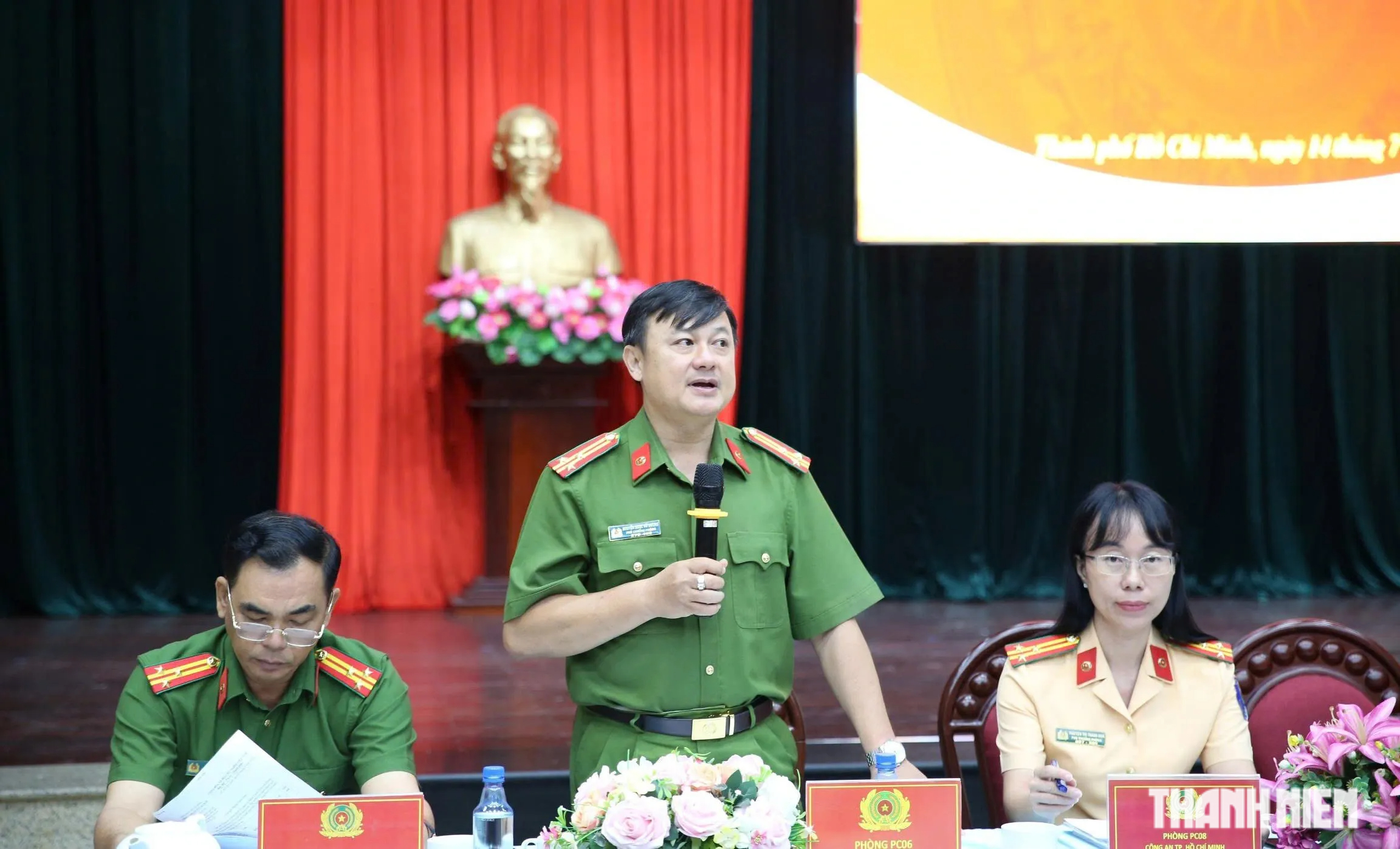 Công an TP.HCM đối thoại trực tiếp với người dân về thủ tục hành chính- Ảnh 3.
