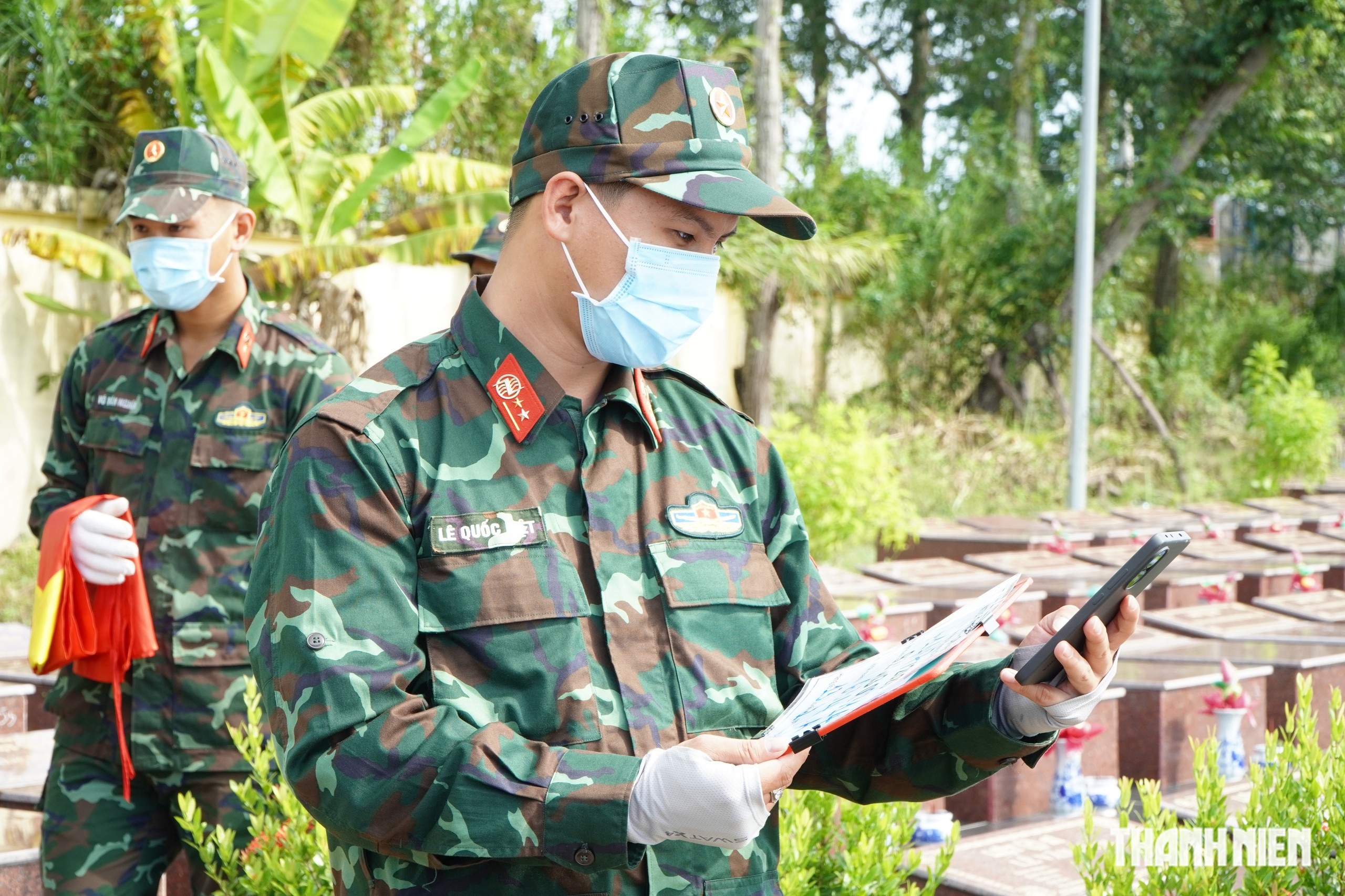 &lsquo;Đội h&igrave;nh k&eacute;p&rsquo; lấy mẫu h&agrave;i cốt liệt sĩ ở Cần Thơ- Ảnh 4.