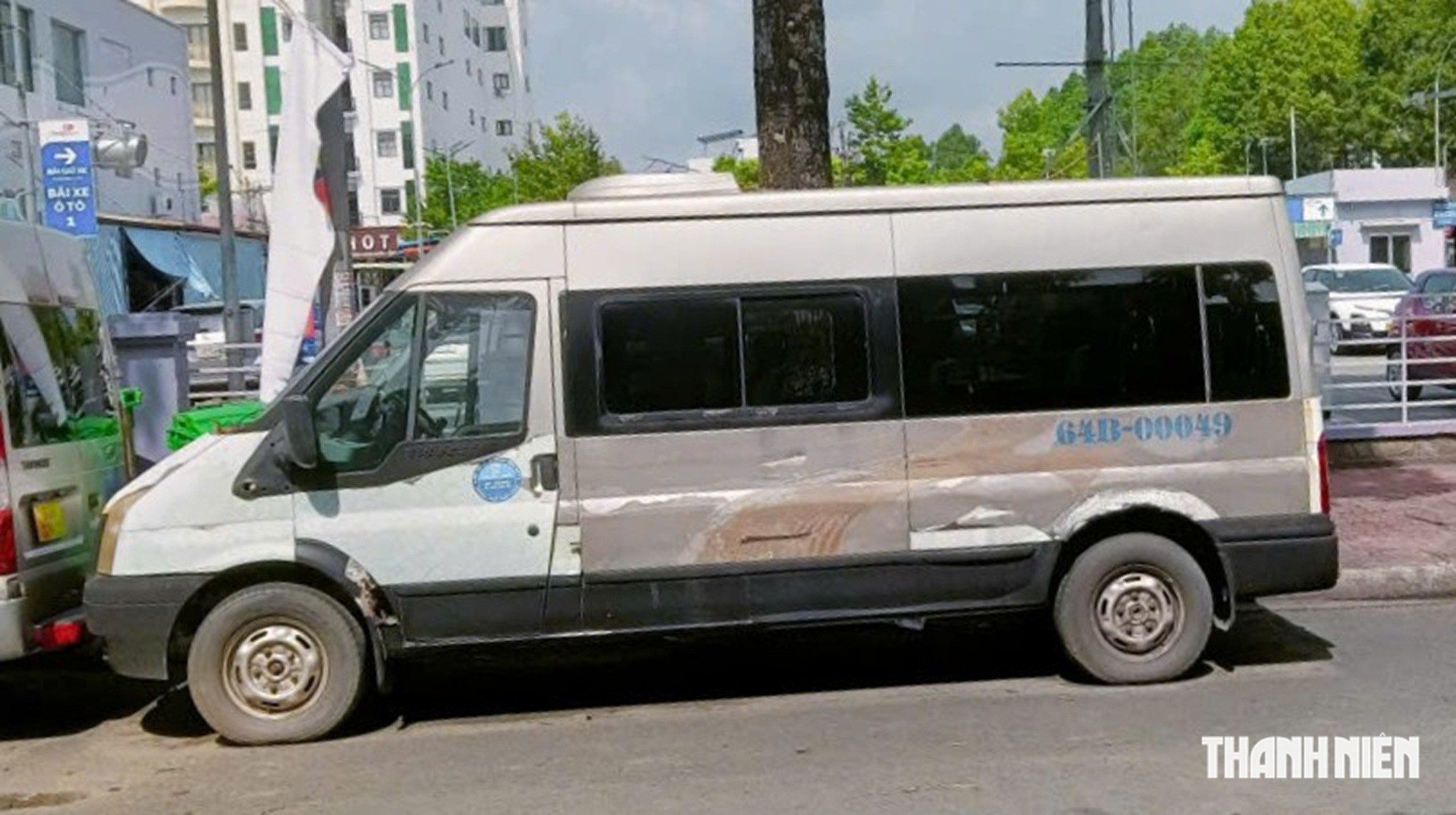 Xe 'cứu thương' bị bỏ quên bên siêu thị Co.opmark nhiều tháng - Ảnh 6.
