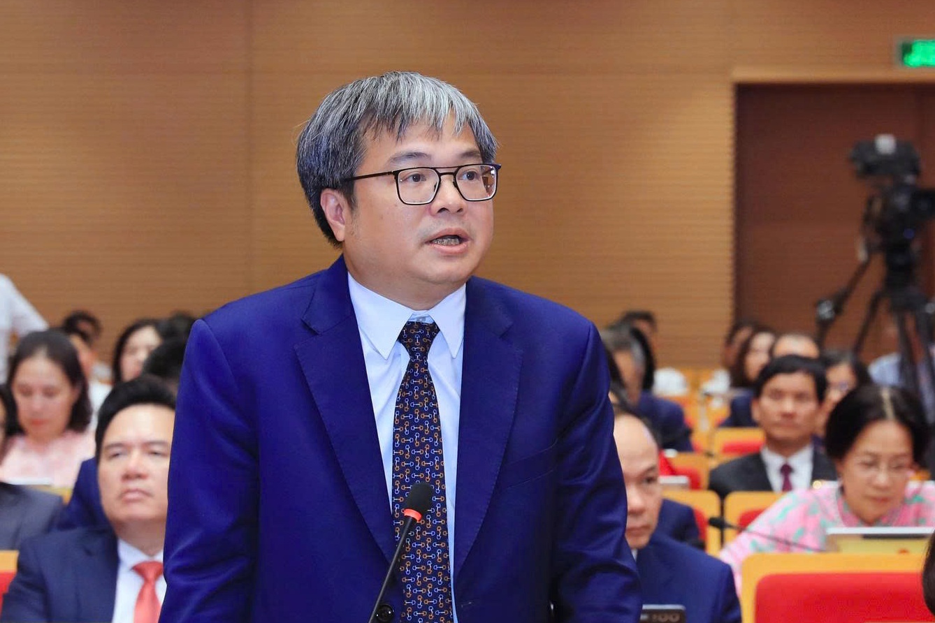'Mưa lớn vừa qua khiến phố Hà Nội bị dềnh nước, không phải úng ngập' - Ảnh 3.
