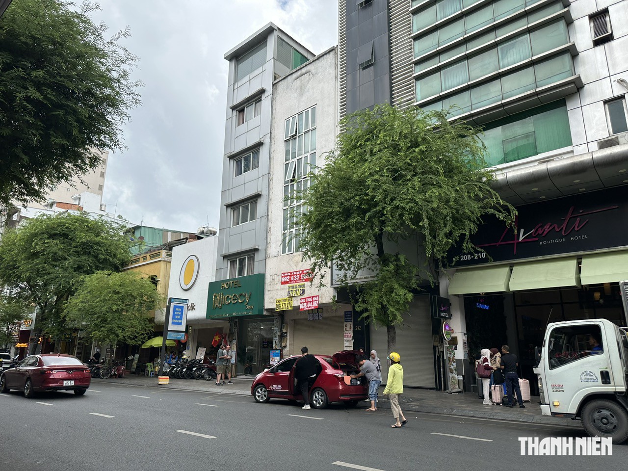 Cửa hàng kim cương đóng cửa, khách hàng bán lại ở đâu ? - Ảnh 2.