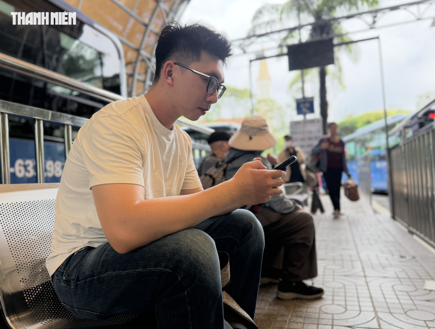 Tấp nập người đi xe buýt sau nửa tháng miễn phí- Ảnh 3.