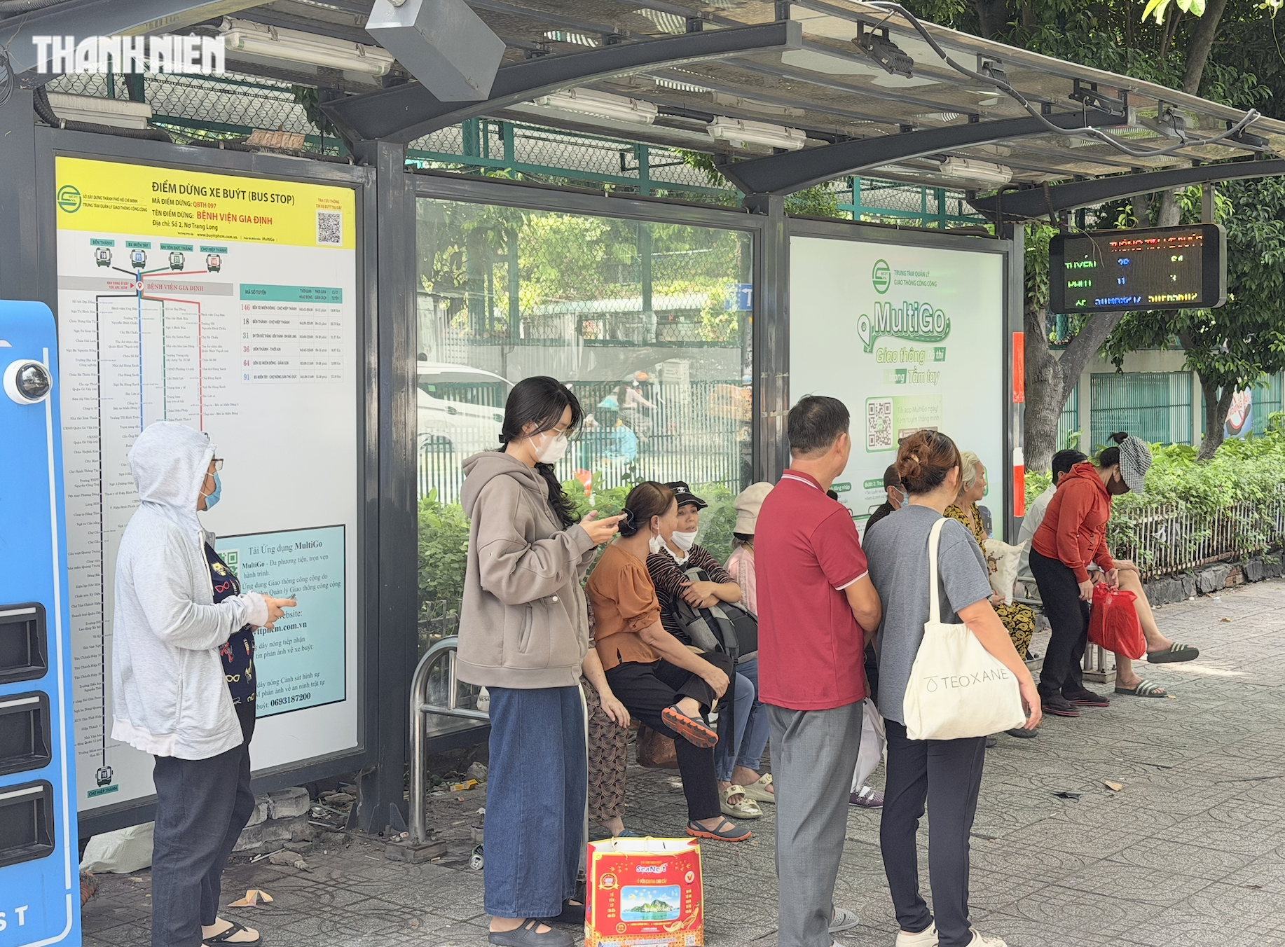 Tấp nập người đi xe buýt sau nửa tháng miễn phí- Ảnh 9.