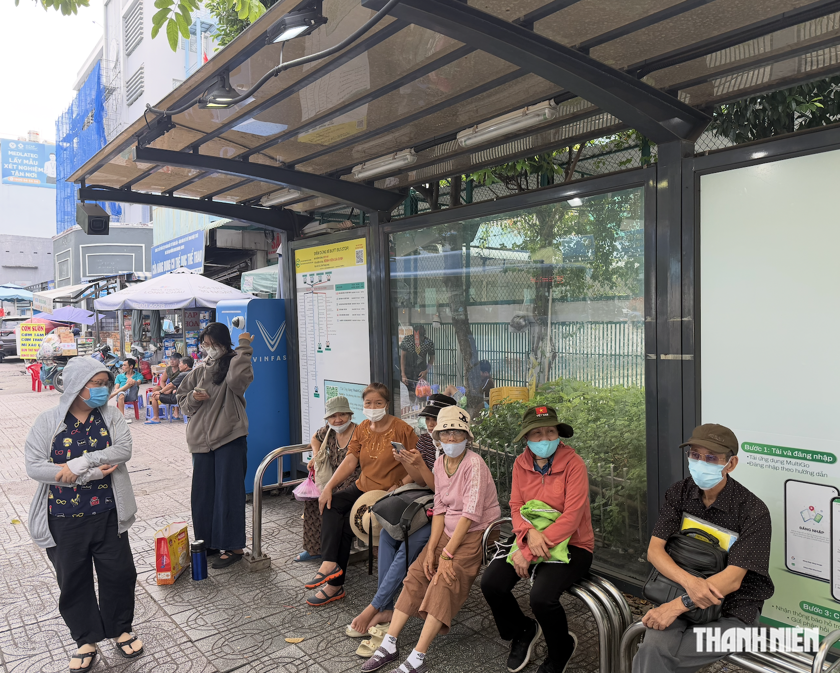 Tấp nập người đi xe buýt sau nửa tháng miễn phí- Ảnh 8.