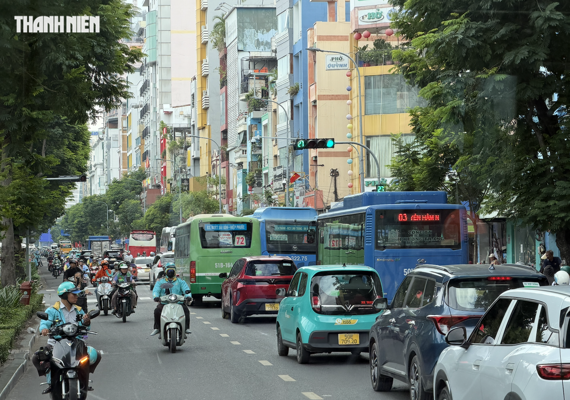 Tấp nập người đi xe buýt sau nửa tháng miễn phí- Ảnh 12.