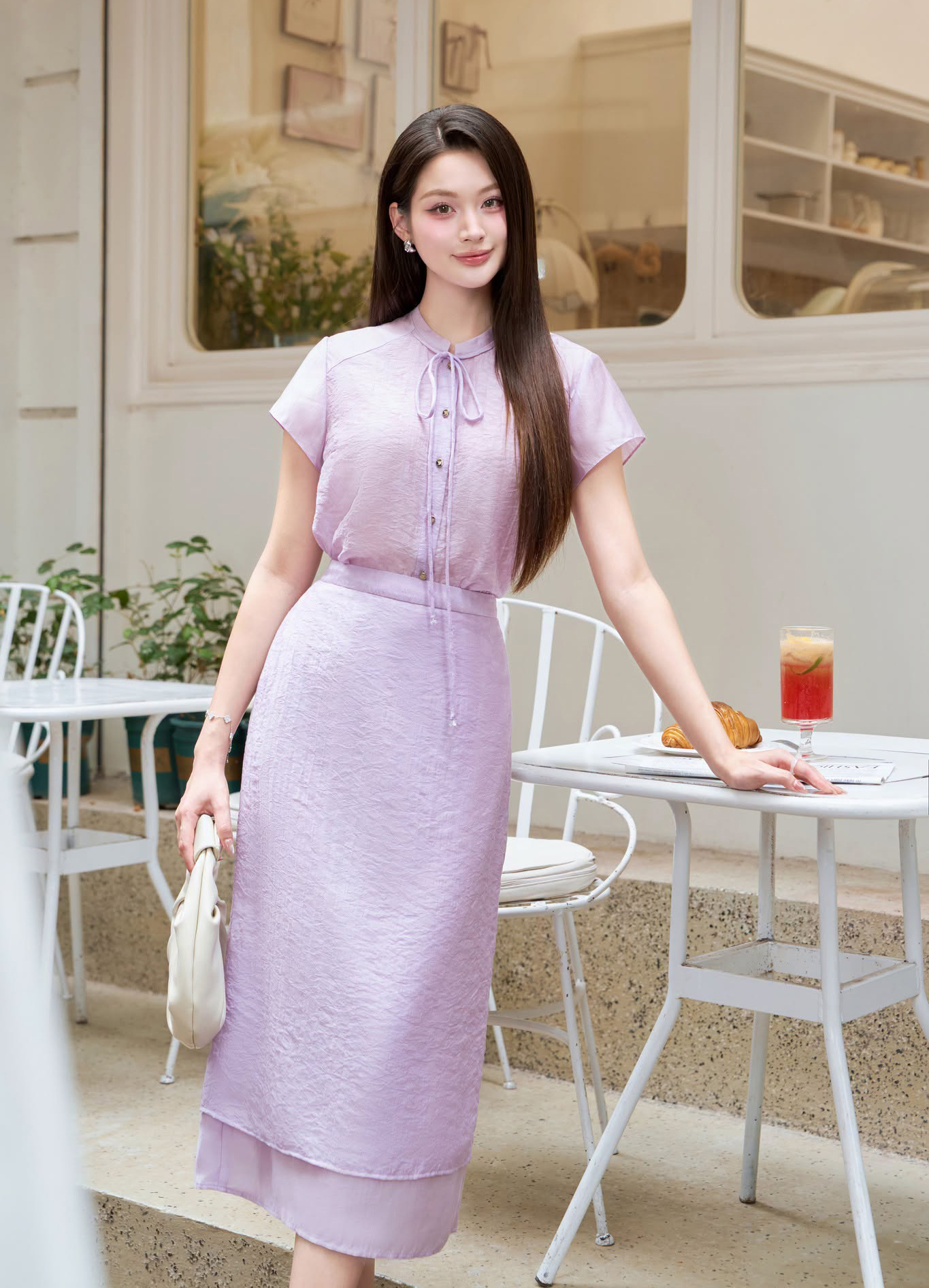 Trang phục vải lụa, tơ voan mềm nhẹ được ưu ái ngày đầu thu- Ảnh 1.