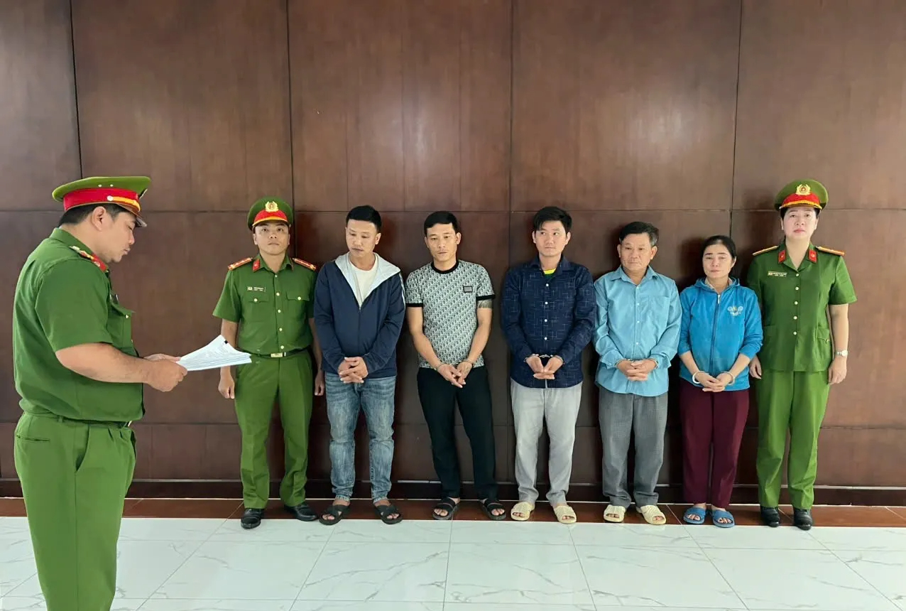 Triệt phá đường dây sản xuất bột ngọt giả liên tỉnh cực lớn - Ảnh 1.