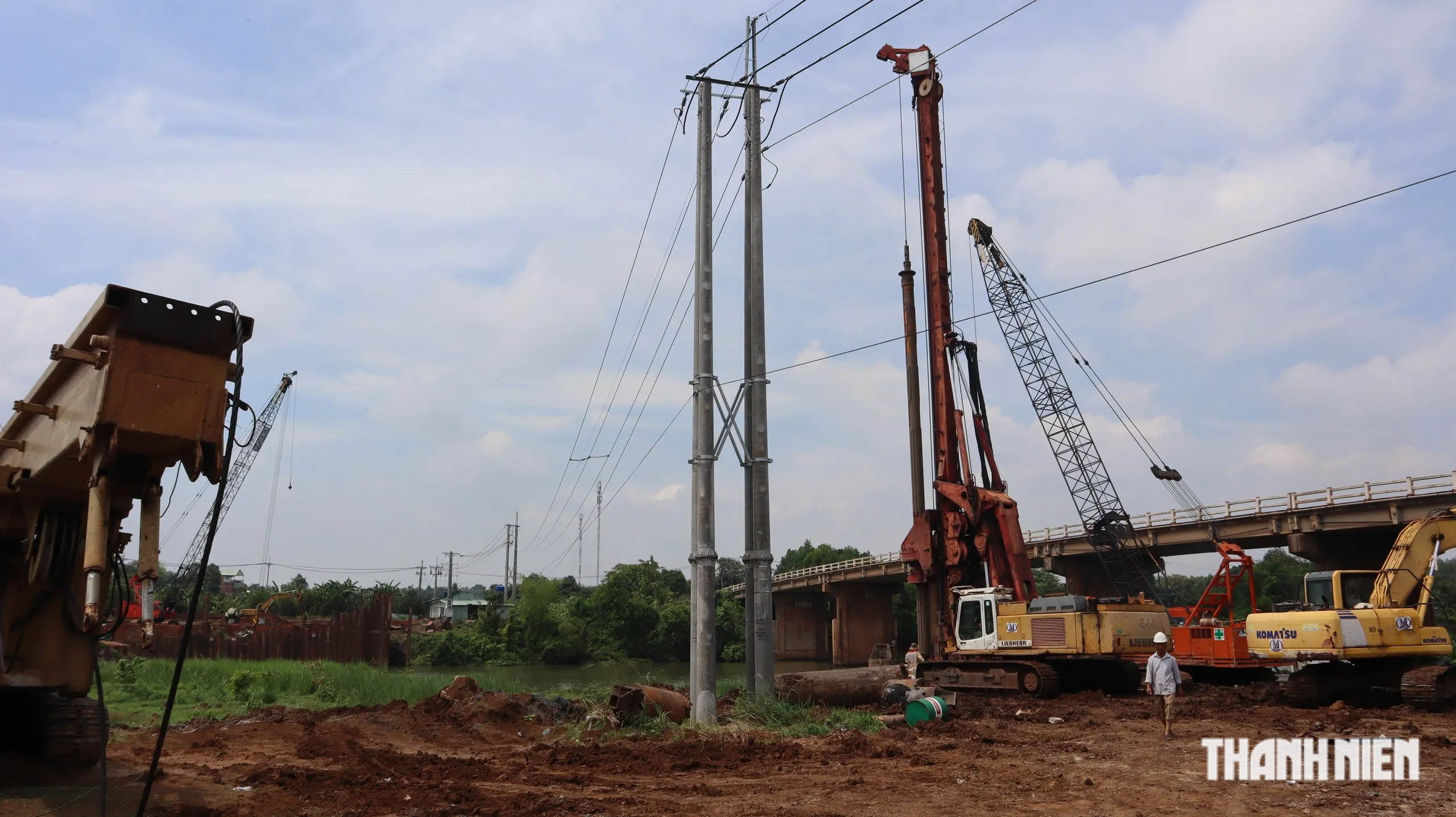 Đồng Nai: Di dời trụ điện, tháo 'điểm nghẽn' dự án nâng cấp, mở rộng quốc lộ 14- Ảnh 1.