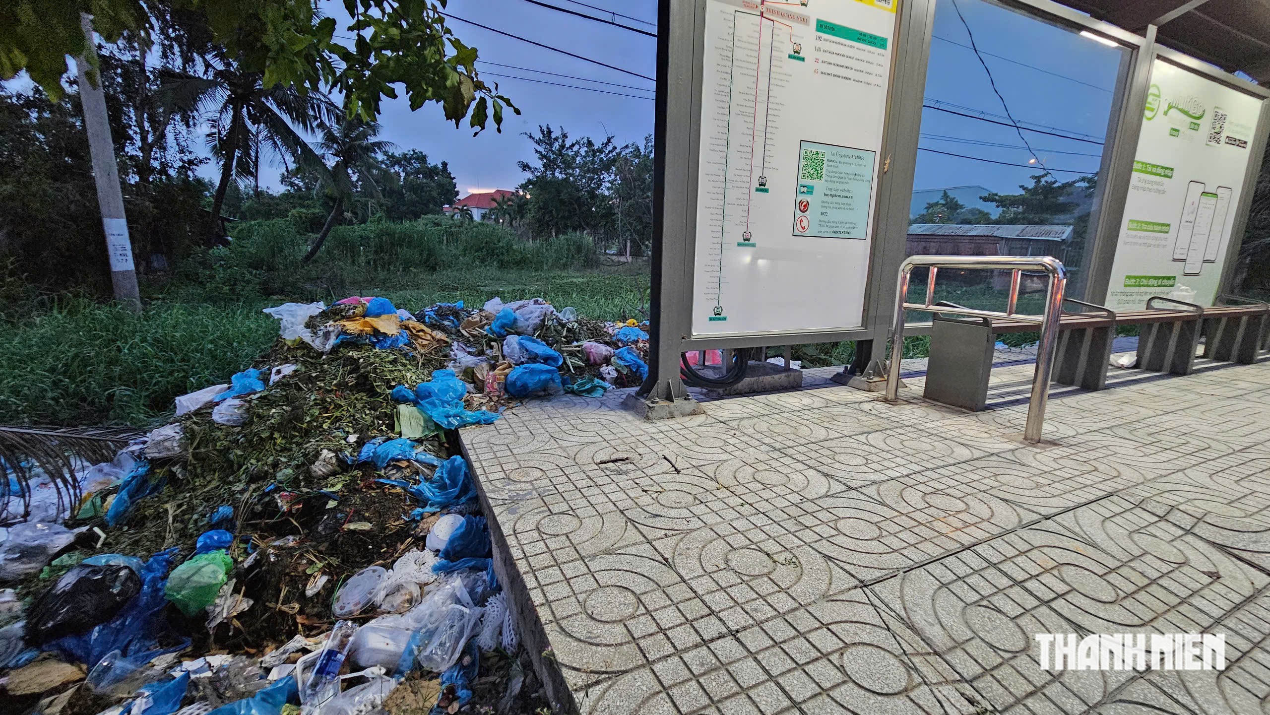 Nỗi Kinh hoàng từ rác thải bừa bãi trên tuyến đường Nguyễn Văn Linh - Ảnh 5.