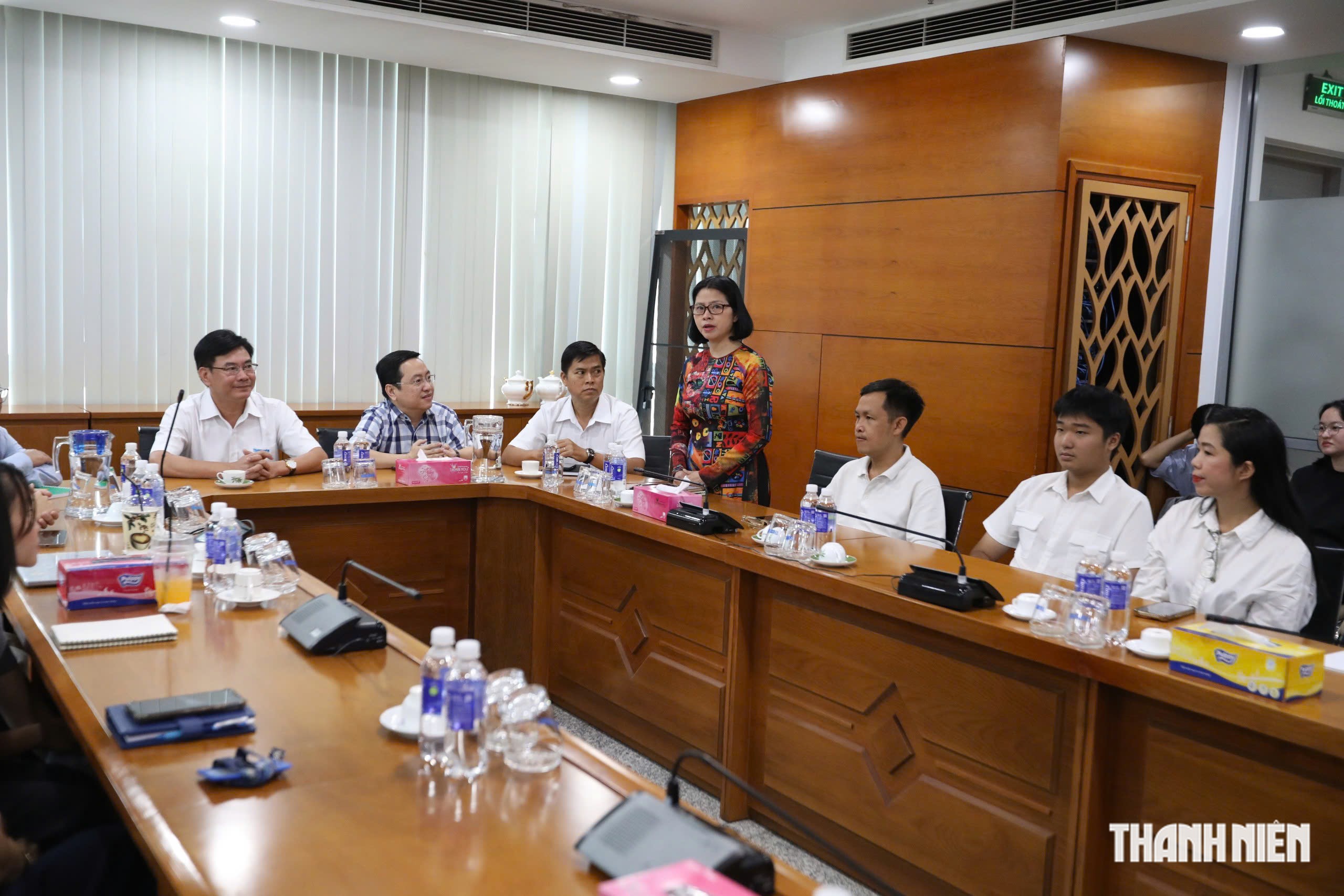 Giảng viên, học viên cao học kiến tập về kinh tế báo chí tại Báo Thanh Niên - Ảnh 5.