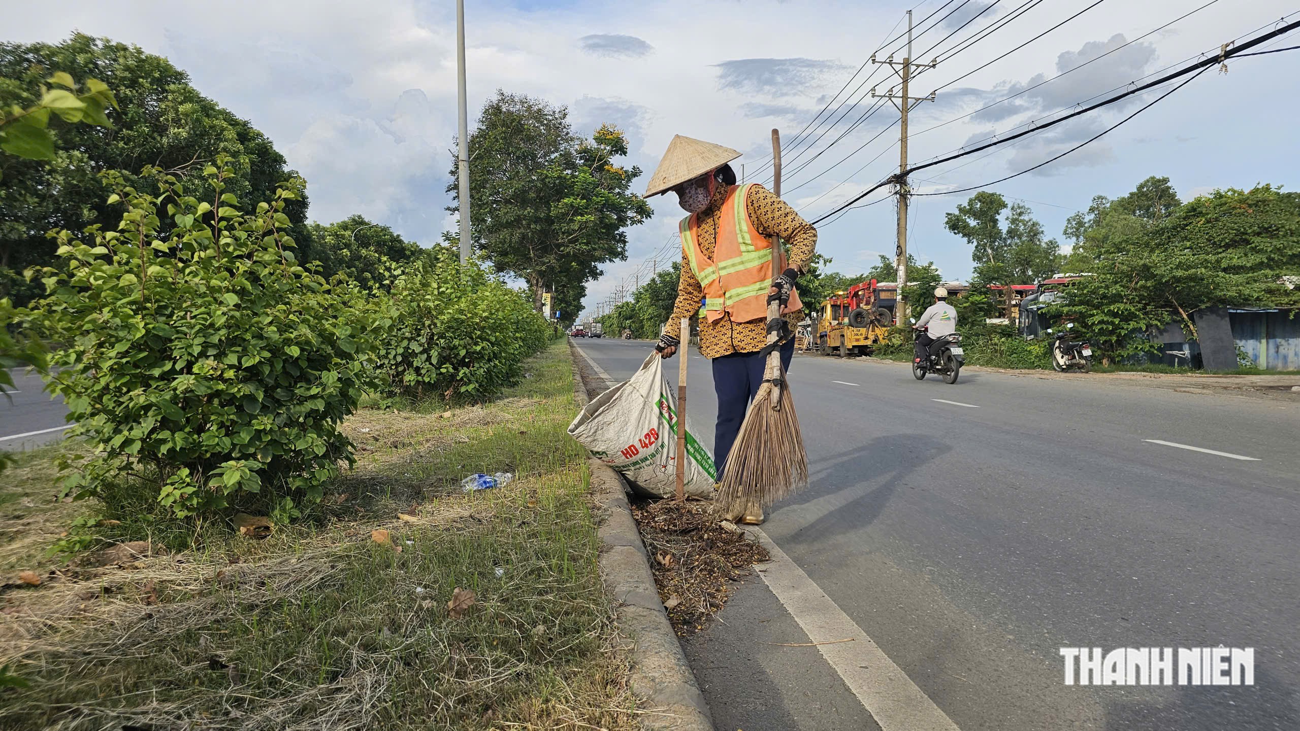Nỗi Kinh hoàng từ rác thải bừa bãi trên tuyến đường Nguyễn Văn Linh - Ảnh 7.