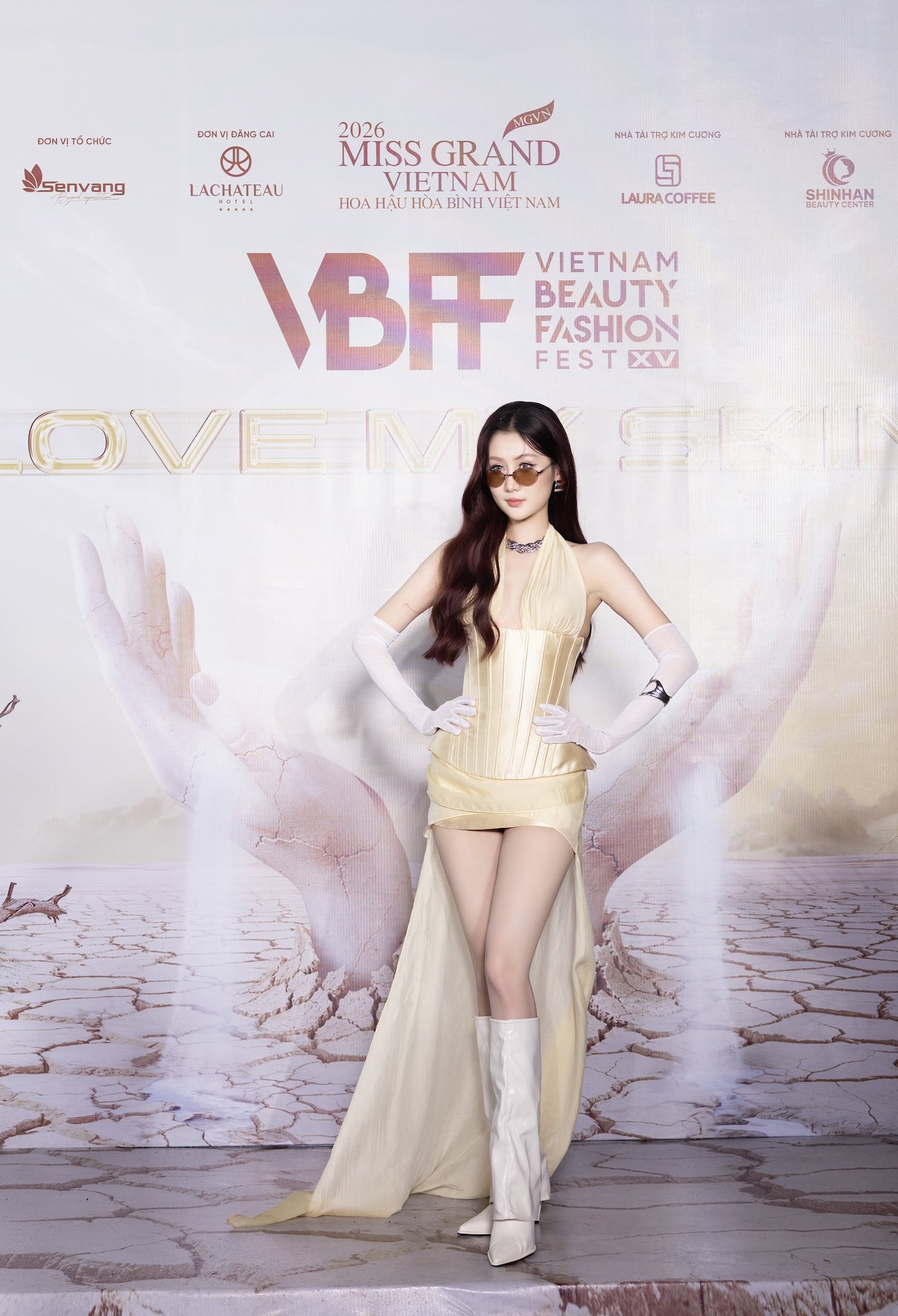 Hoa hậu Ý Nhi gợi cảm, đọ sắc cùng Kỳ Duyên, Thiên Ân - Ảnh 5.