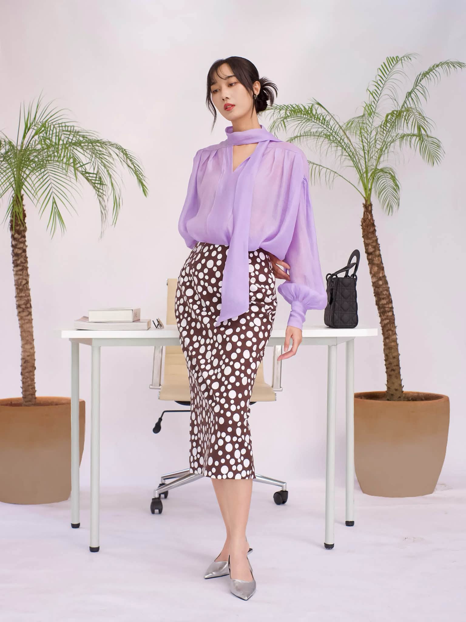 C&aacute;ch mặc ch&acirc;n v&aacute;y d&agrave;i m&ugrave;a thu đẹp xao xuyến- Ảnh 4.