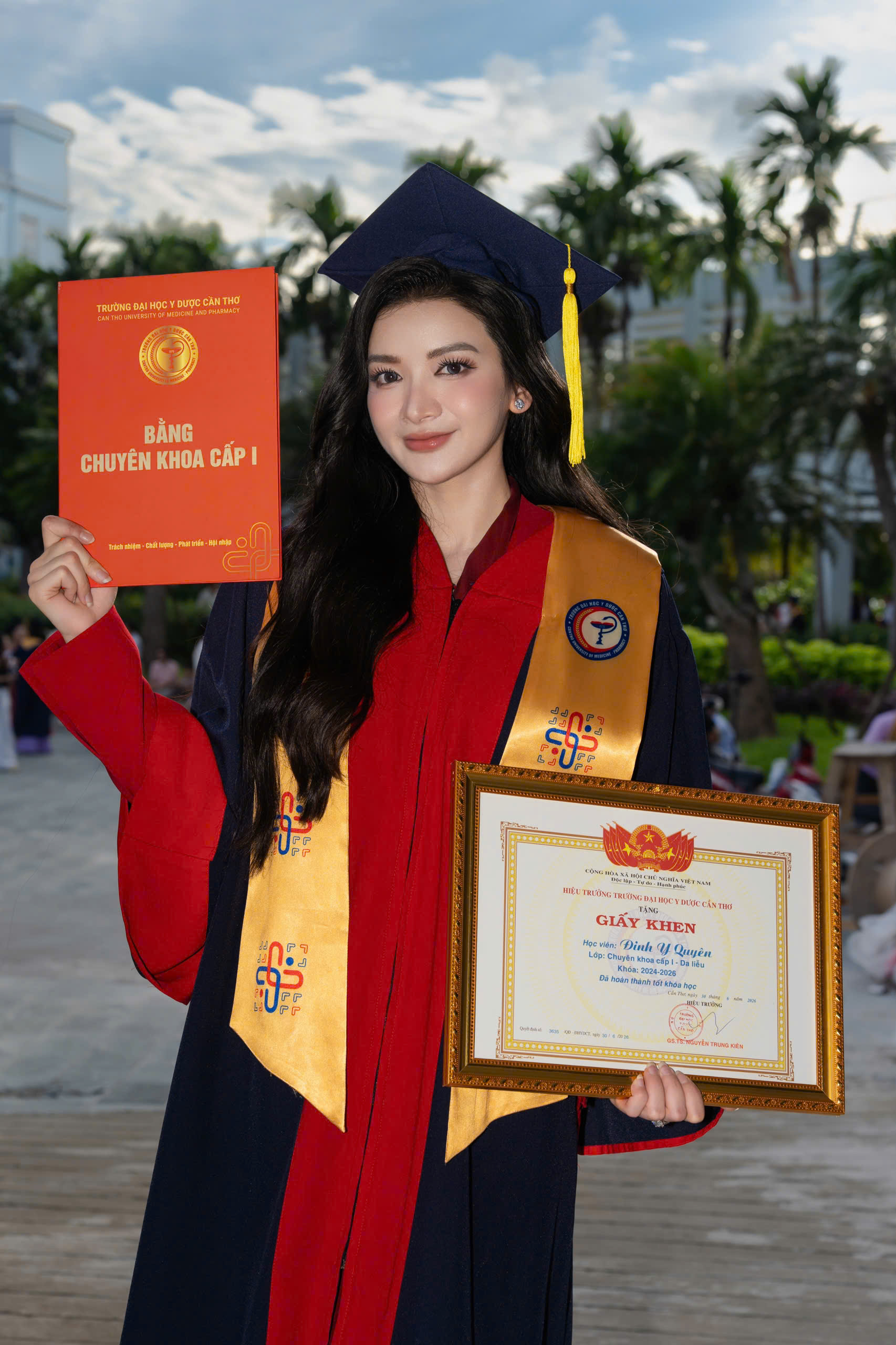 Nhan sắc Á hậu vừa tốt nghiệp bác sĩ chuyên khoa I - Ảnh 3.