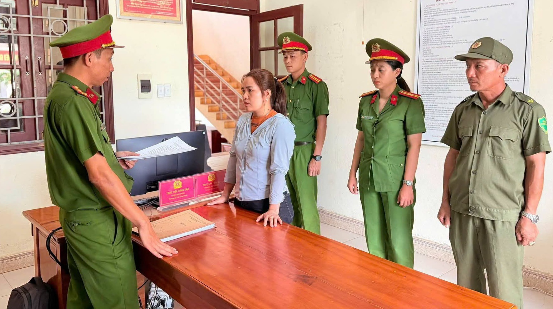 Công an Đà Nẵng bắt người phụ nữ trốn thuế khi thu mua mủ cao su- Ảnh 1.