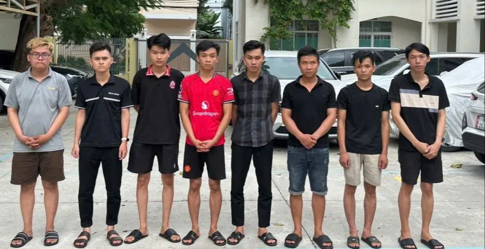 C&ocirc;ng an Đ&agrave; Nẵng triệt ph&aacute; nh&oacute;m c&aacute; cược b&oacute;ng đ&aacute; World Cup 2026, bắt 8 người- Ảnh 1.