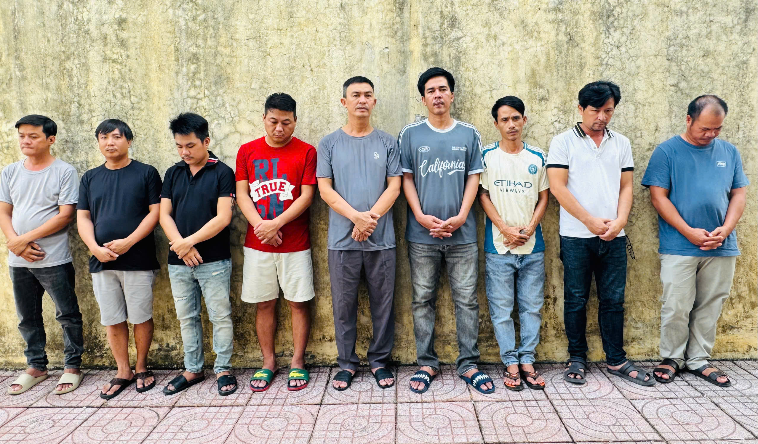 Triệt phá đường dây cá độ bóng đá World Cup 'khủng' hơn 200 tỉ đồng - Ảnh 1.