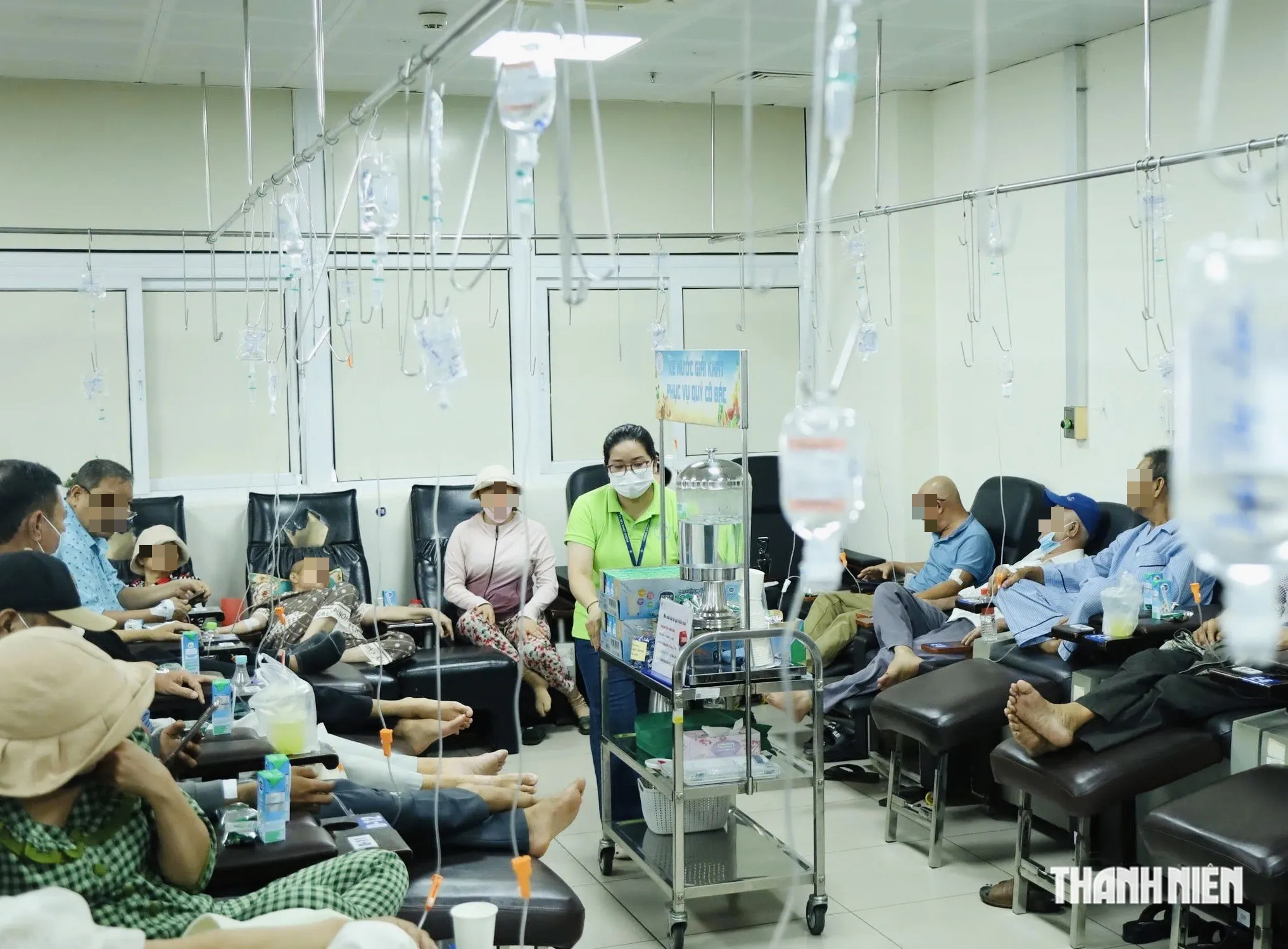 ‘Ghế máy bay hạng thương gia’ và 'tiếp viên hàng không' ở Bệnh viện Chợ Rẫy- Ảnh 1.