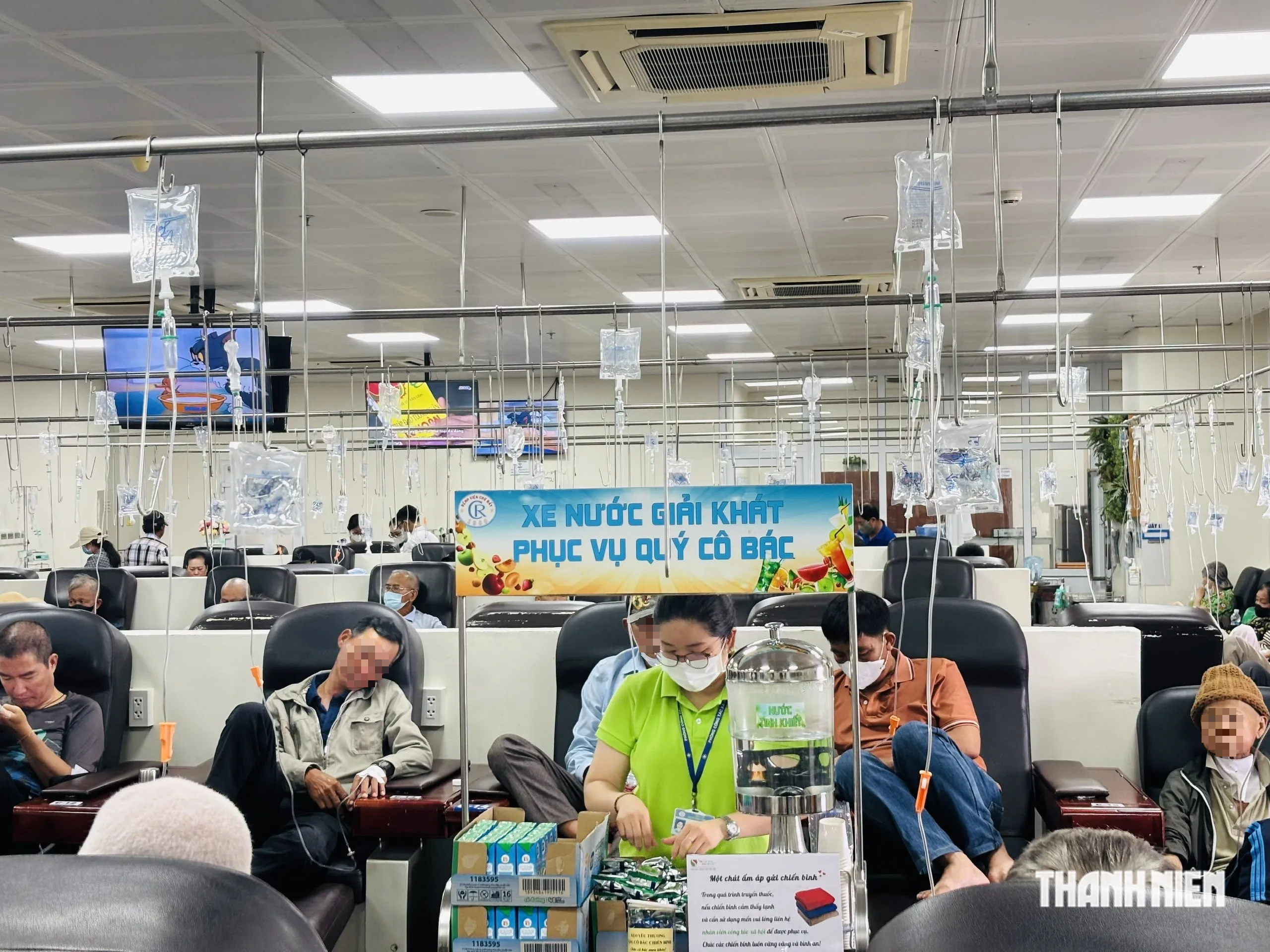 ‘Ghế máy bay hạng thương gia’ và 'tiếp viên hàng không' ở Bệnh viện Chợ Rẫy- Ảnh 2.