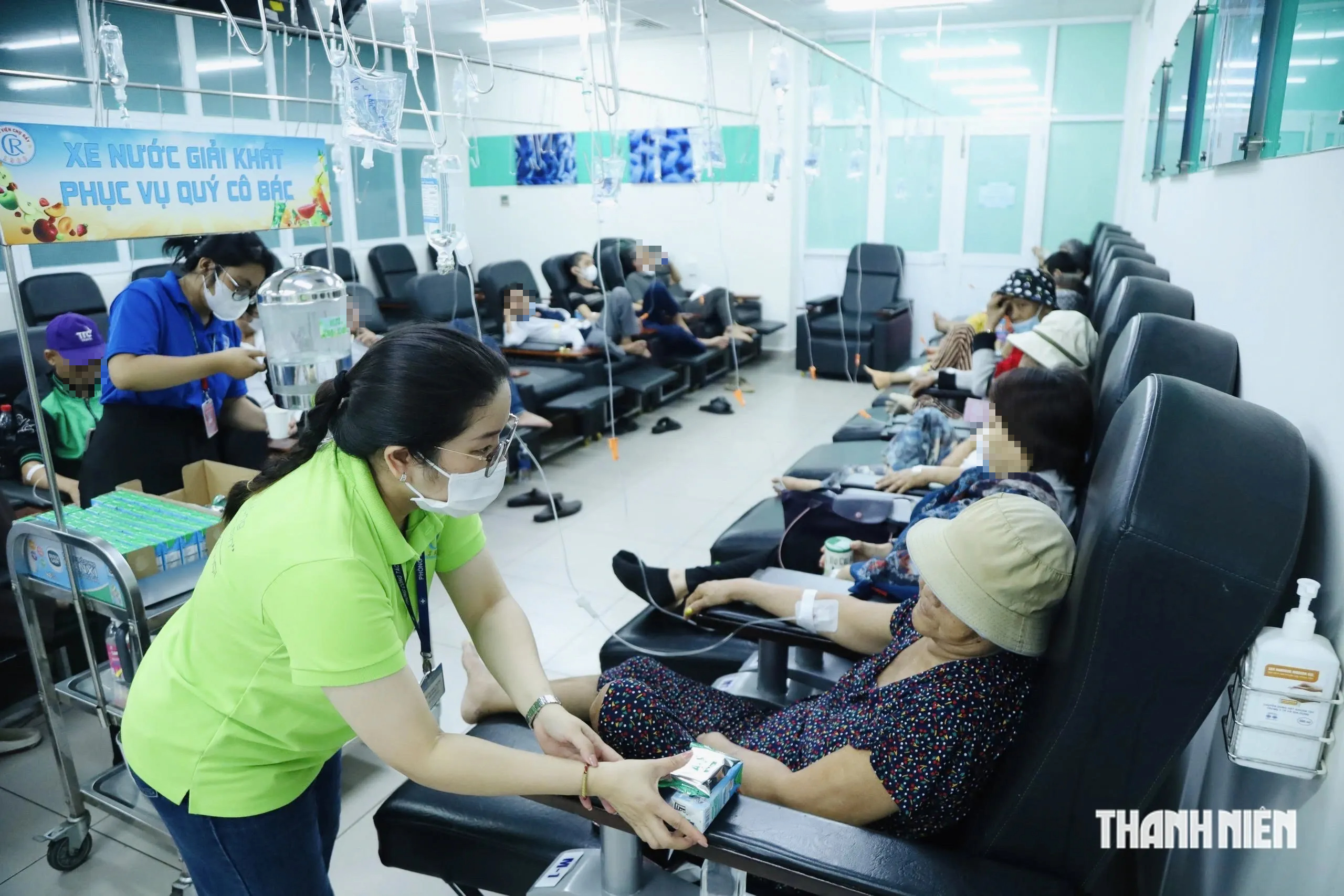 ‘Ghế máy bay hạng thương gia’ và 'tiếp viên hàng không' ở Bệnh viện Chợ Rẫy- Ảnh 4.
