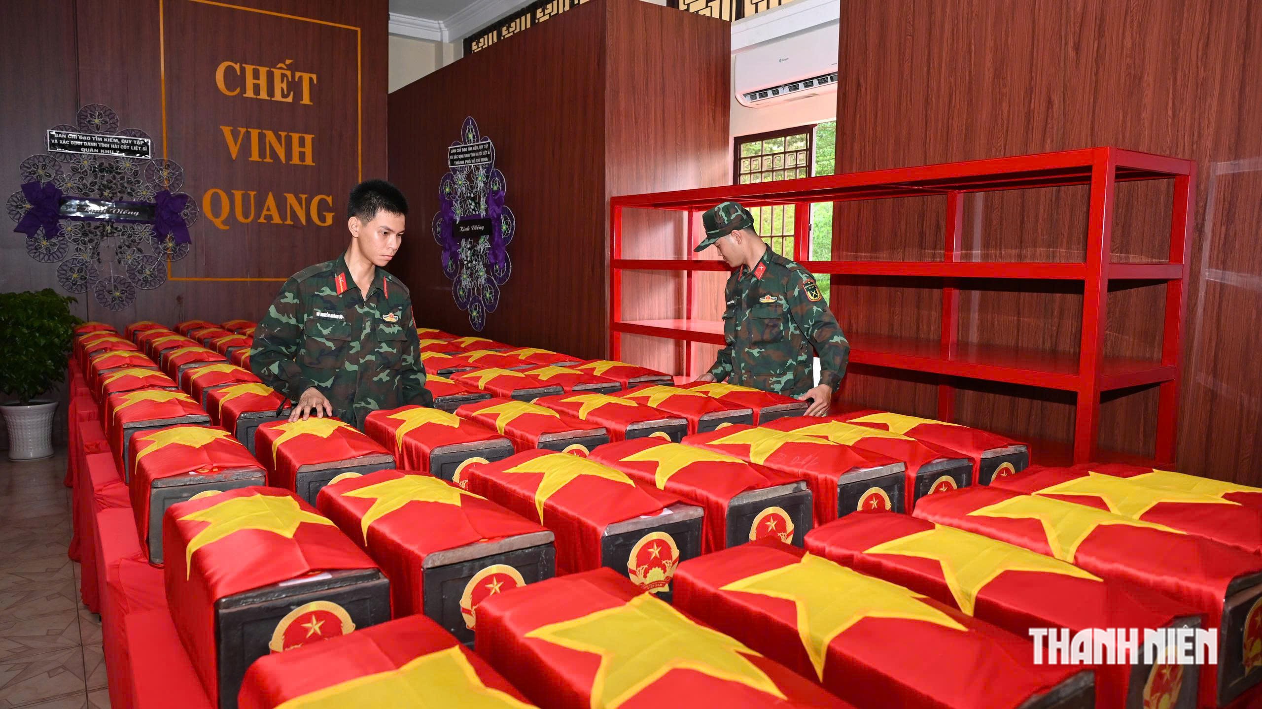 Tổng Bí thư, Chủ tịch nước Tô Lâm dâng hương các anh hùng liệt sĩ tại công viên Lê Thị Riêng - Ảnh 6.