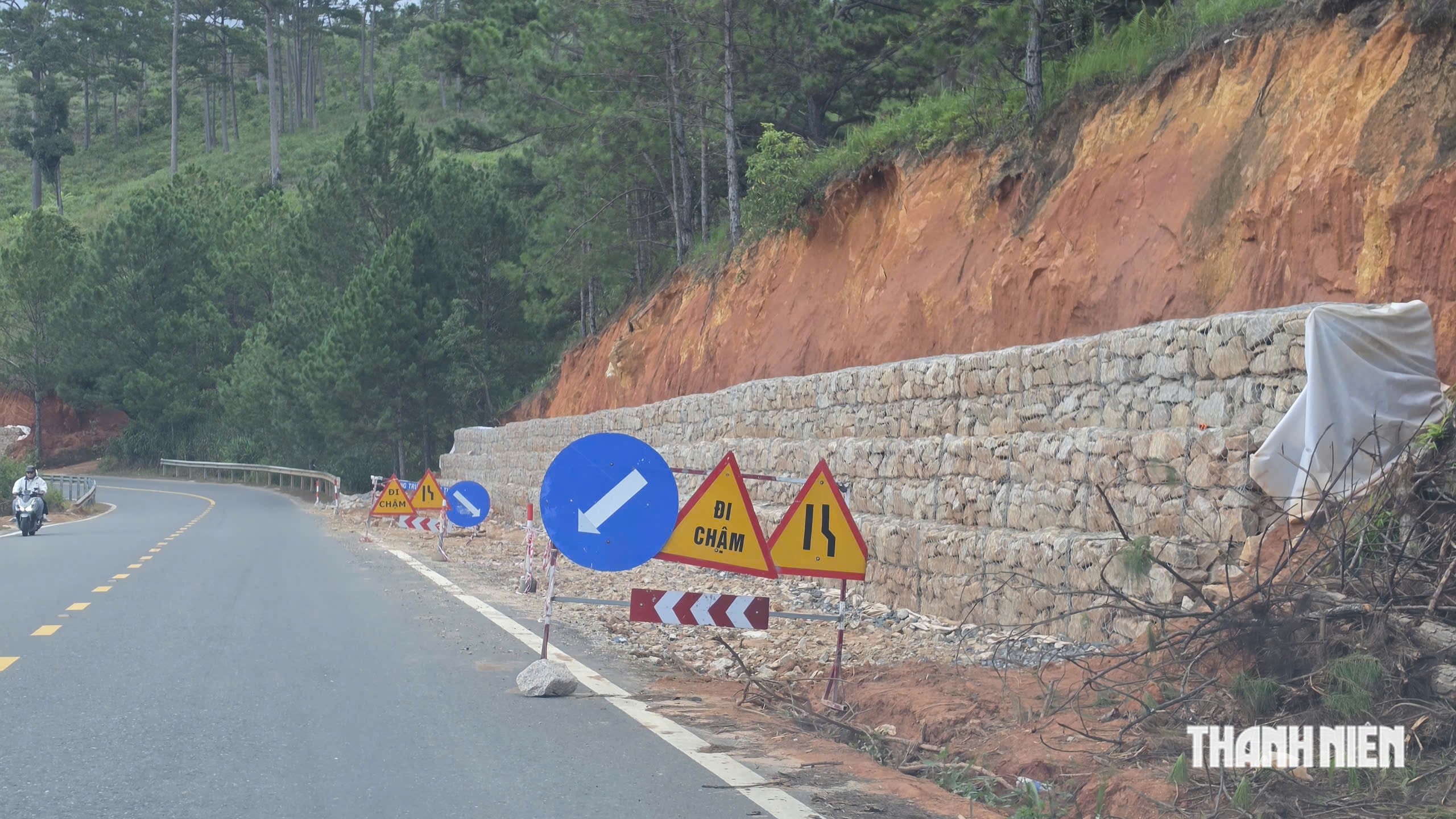 Xử lý sạt lở đèo Prenn và nhiều tuyến quốc lộ ở Lâm Đồng trước mùa mưa- Ảnh 7.