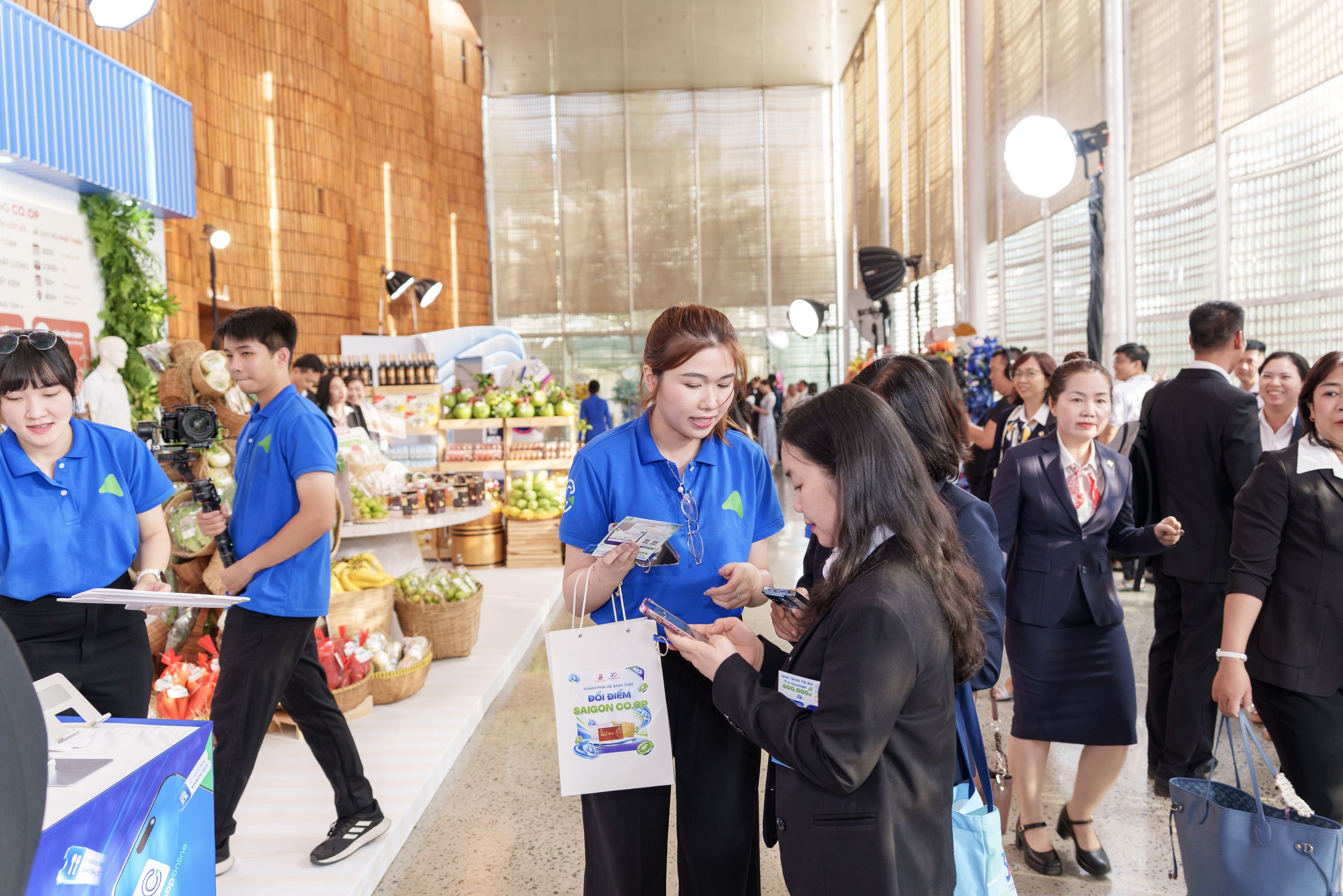 Saigon Co.op ra mắt hệ sinh thái đổi điểm đa dịch vụ cho khách hàng thành viên - Ảnh 3.
