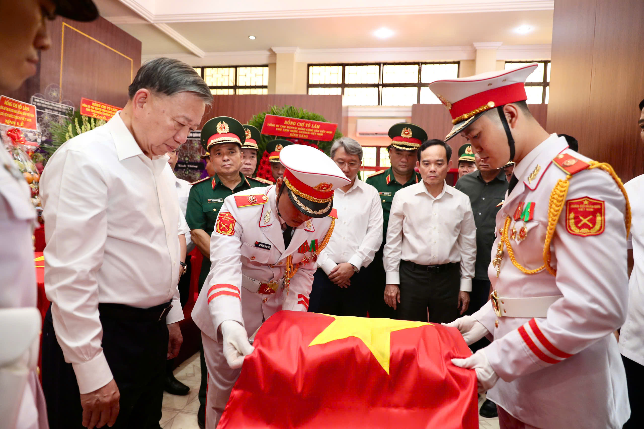 Tổng B&iacute; thư, Chủ tịch nước: Mỗi h&agrave;i cốt liệt sĩ được t&igrave;m thấy l&agrave; một người con trở về với Tổ quốc - Ảnh 3.