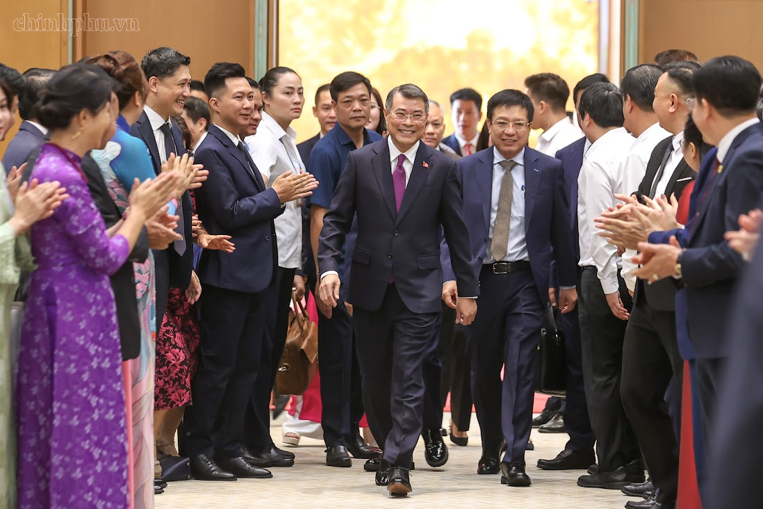 Thủ tướng đối thoại doanh nghiệp: Gỡ điểm nghẽn, th&uacute;c đẩy tăng trưởng - Ảnh 1.