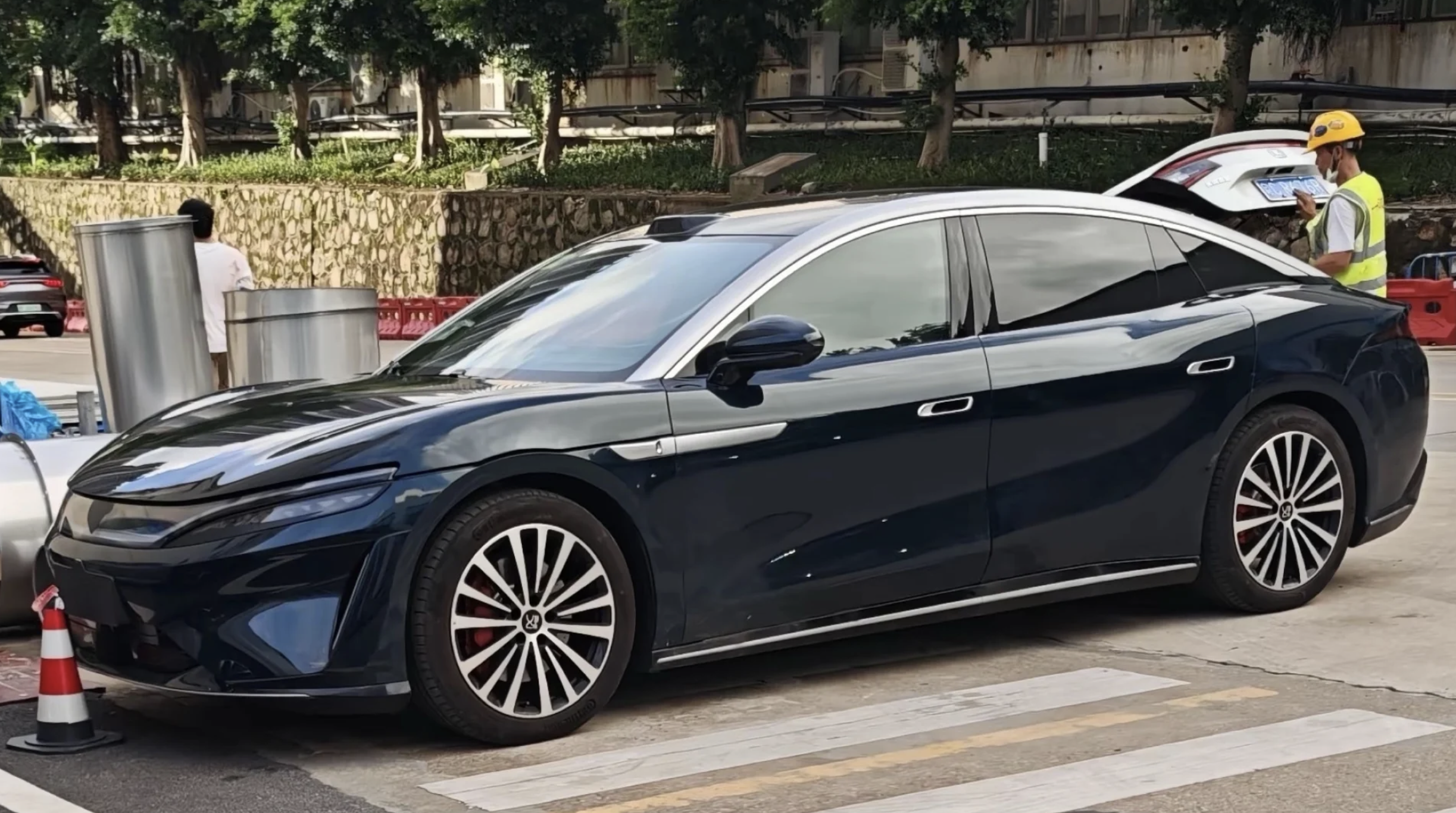 Ô tô điện BYD 'gánh' bộ pin 725 kg, đi được 1.000 km sau mỗi lần sạc- Ảnh 1.
