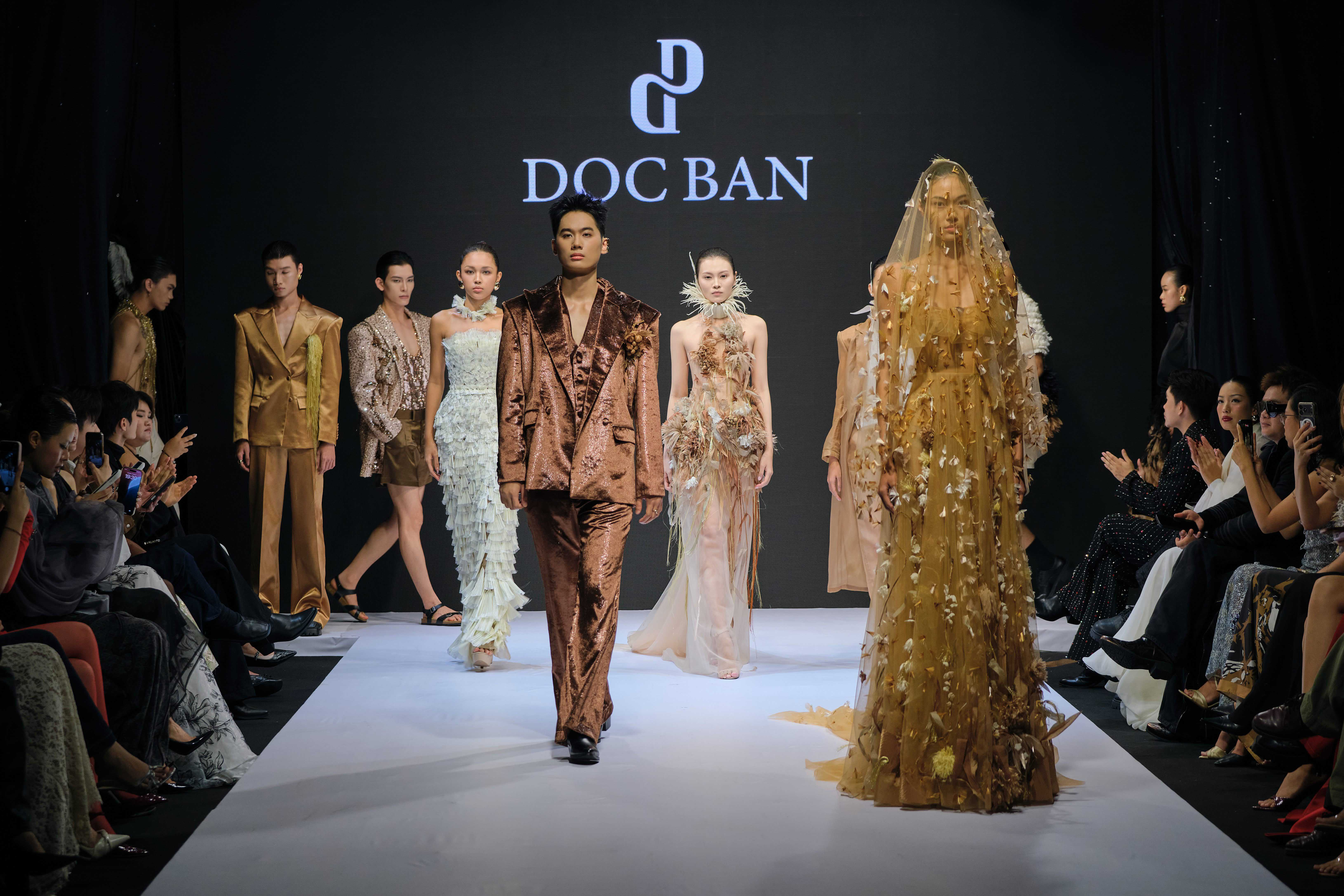 Kim Tuyến, Quỳnh Thy, Khổng Tú Quỳnh khoe sắc trên thảm đỏ 'Saigon Fashion Runway'- Ảnh 4.