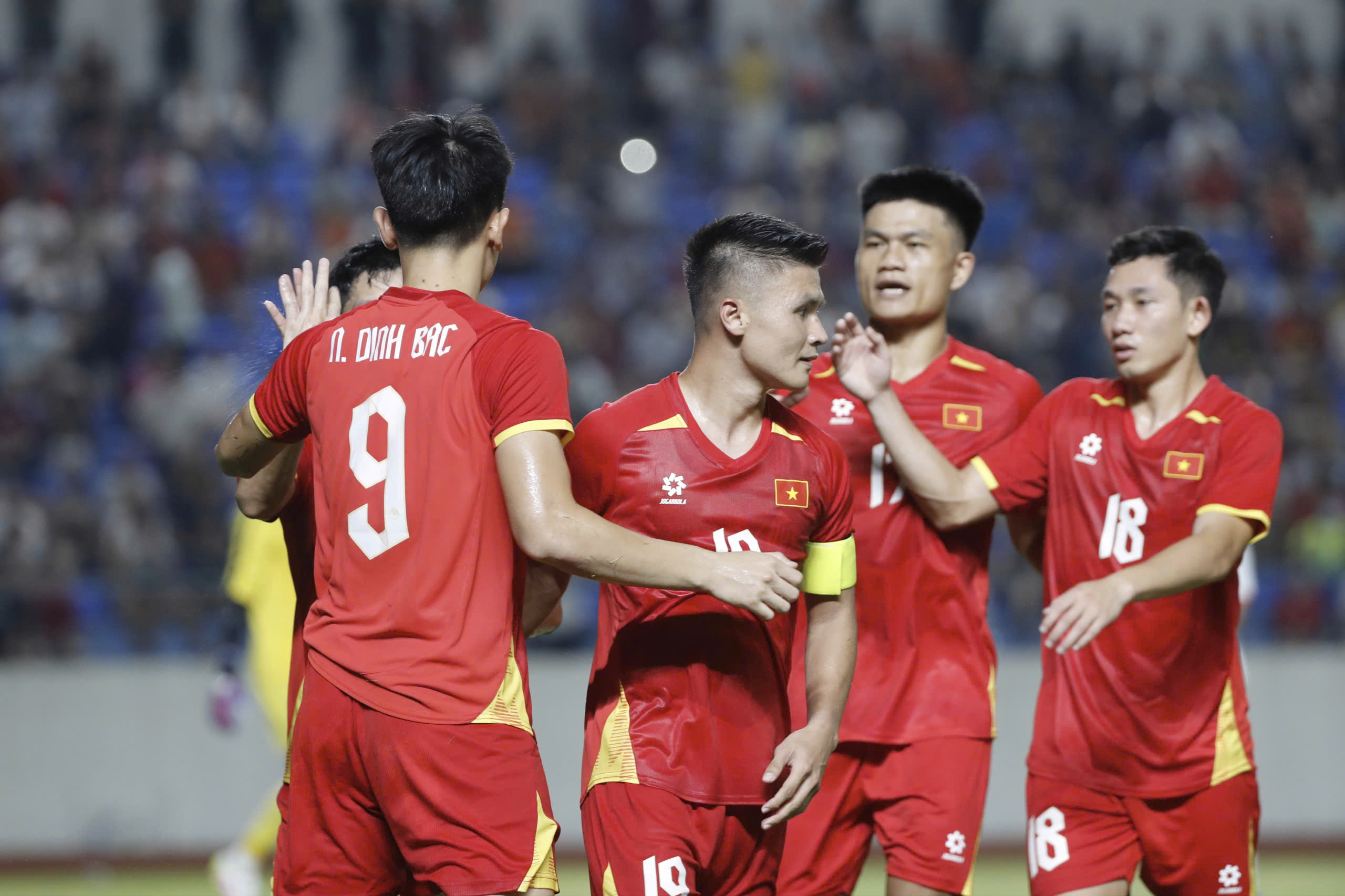 Việt Nam đè bẹp Myanmar 4-0: HLV Kim dùng người quá hay, màn tổng duyệt hoàn hảo trước ASEAN Cup - Ảnh 13.