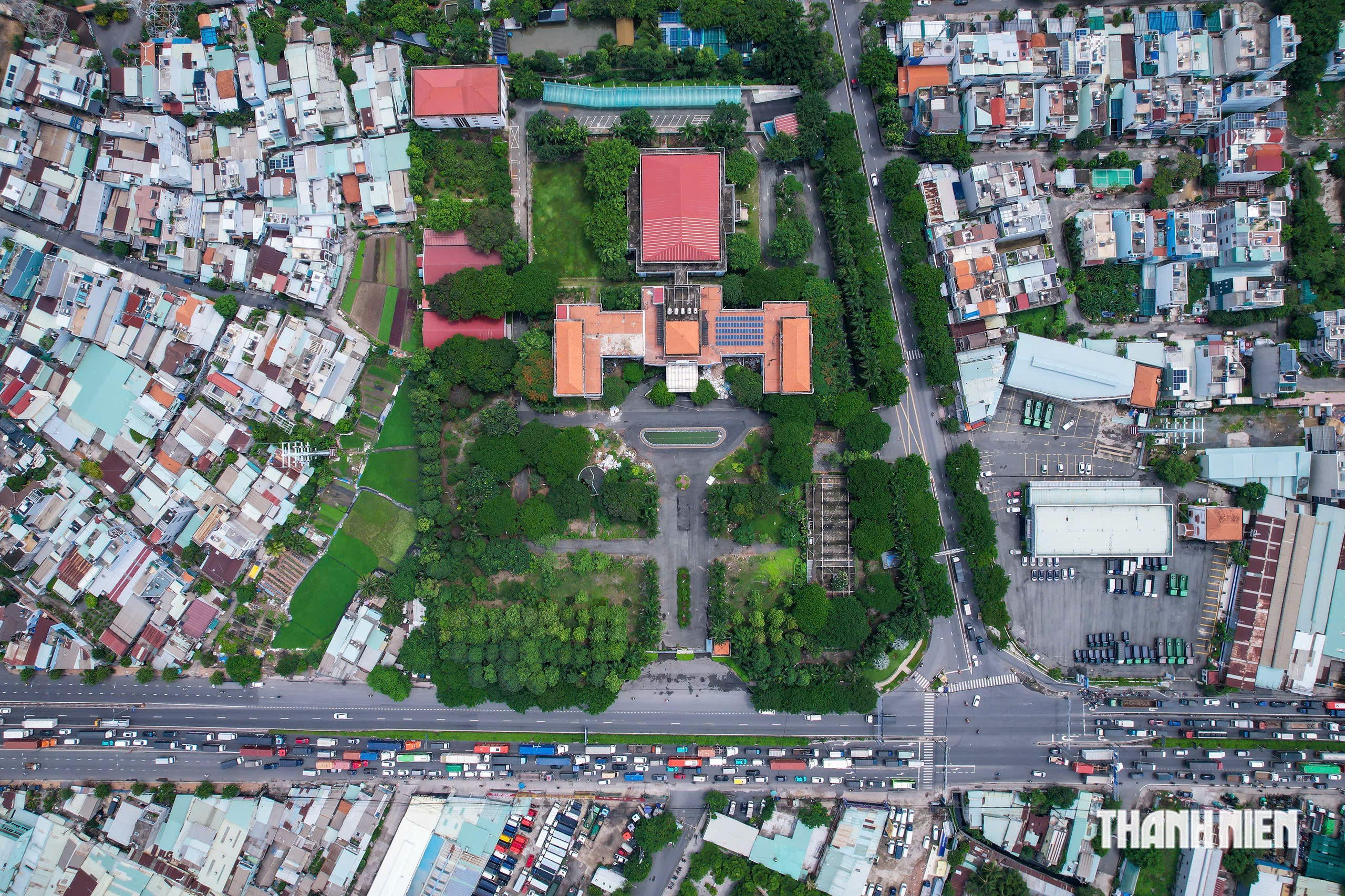Cận cảnh trụ sở UBND quận 12, Tân Phú cũ chuyển thành trường học- Ảnh 1.