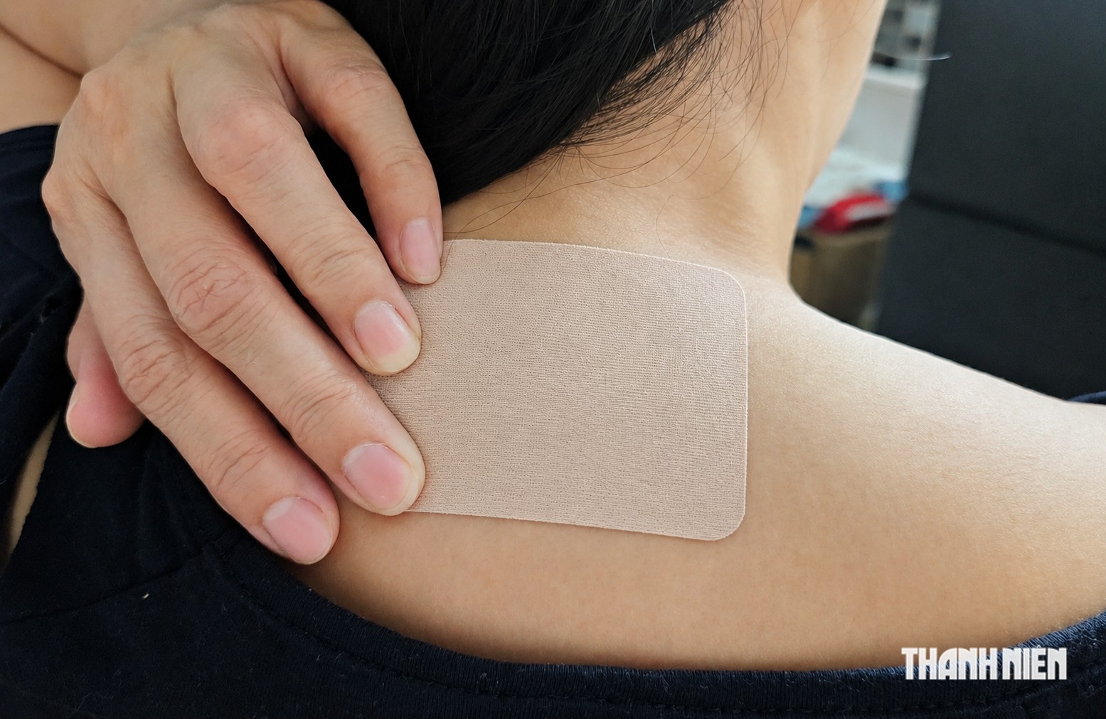 Bác sĩ cảnh báo: Đau đầu đừng chỉ xoa dầu gió, dán cao - Ảnh 2.