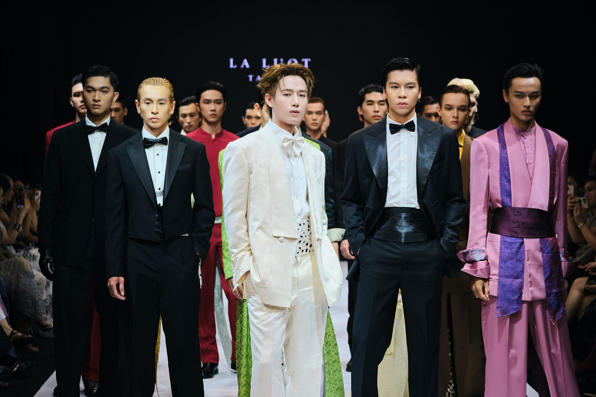 Kim Tuyến, Quỳnh Thy, Khổng Tú Quỳnh khoe sắc trên thảm đỏ 'Saigon Fashion Runway'- Ảnh 5.