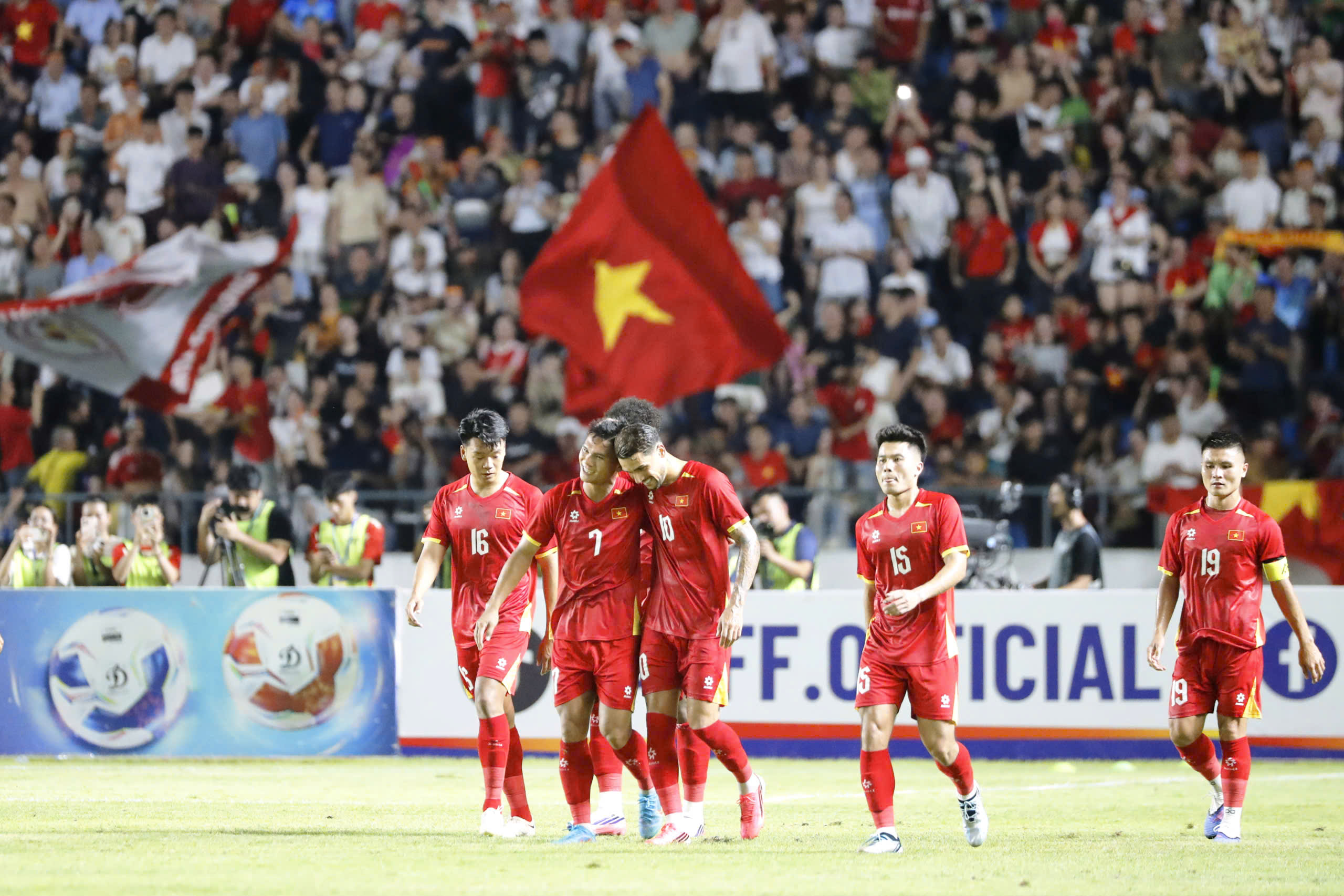 Việt Nam đè bẹp Myanmar 4-0: HLV Kim dùng người quá hay, màn tổng duyệt hoàn hảo trước ASEAN Cup - Ảnh 8.