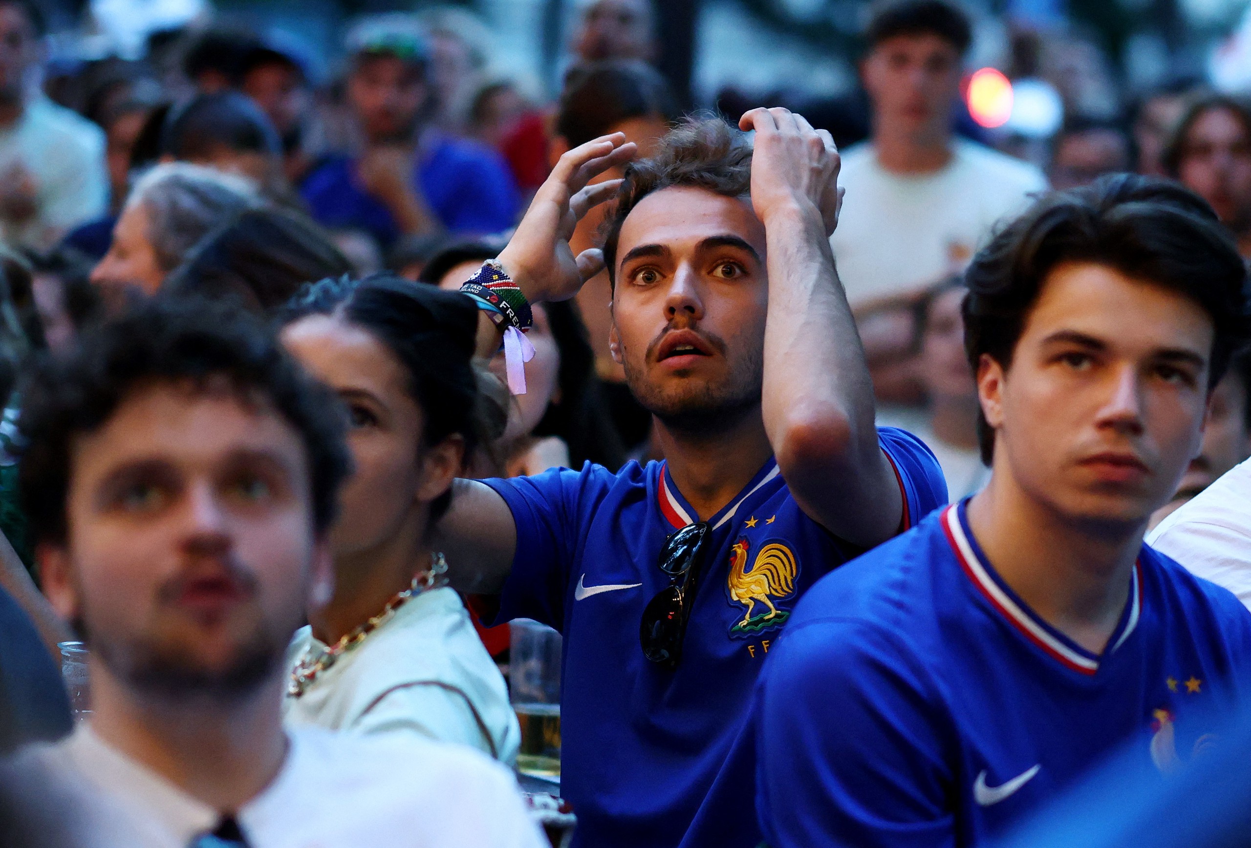 Nghĩ nhỏ về World Cup- Ảnh 2.