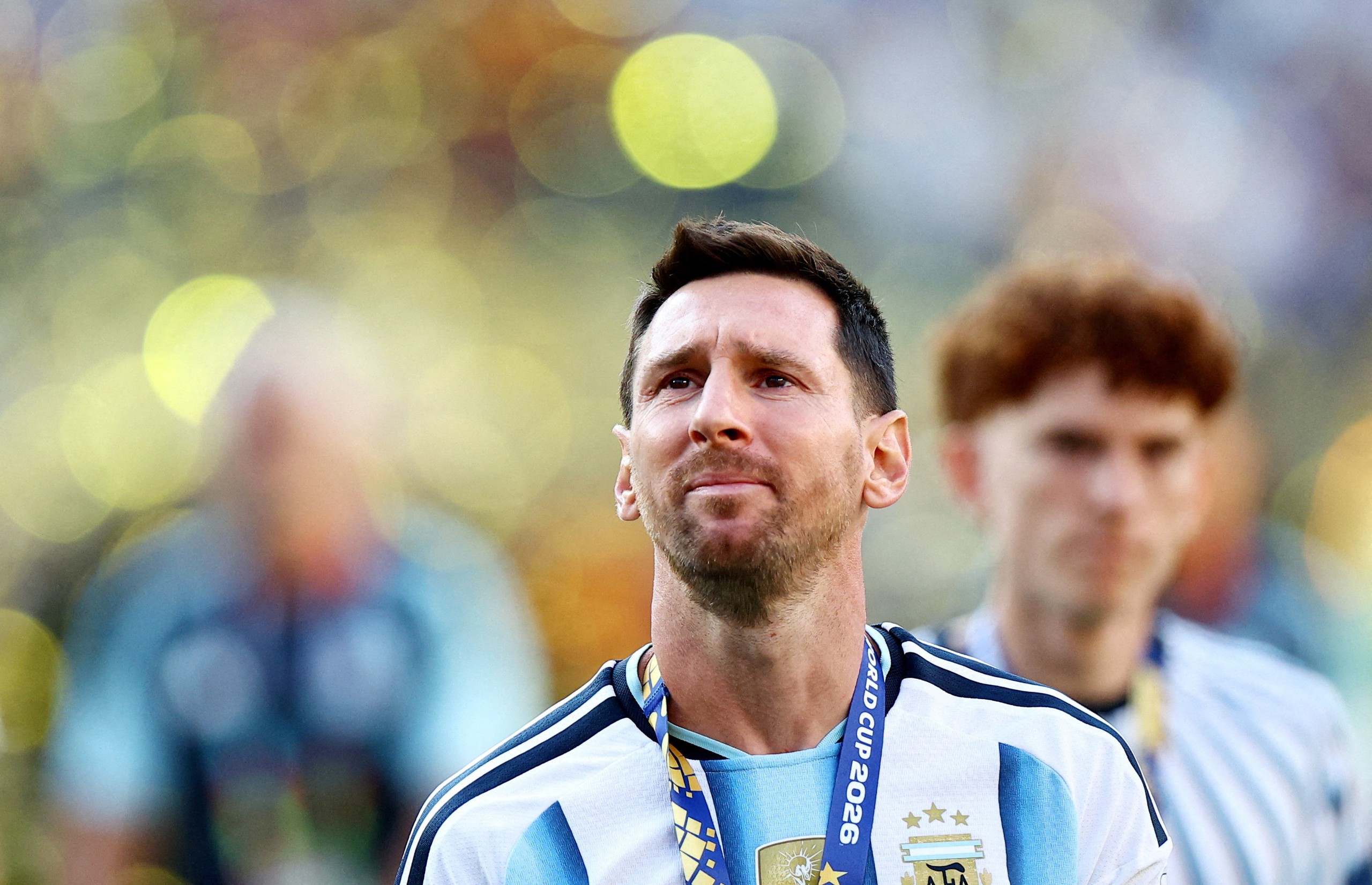 Messi khóc!