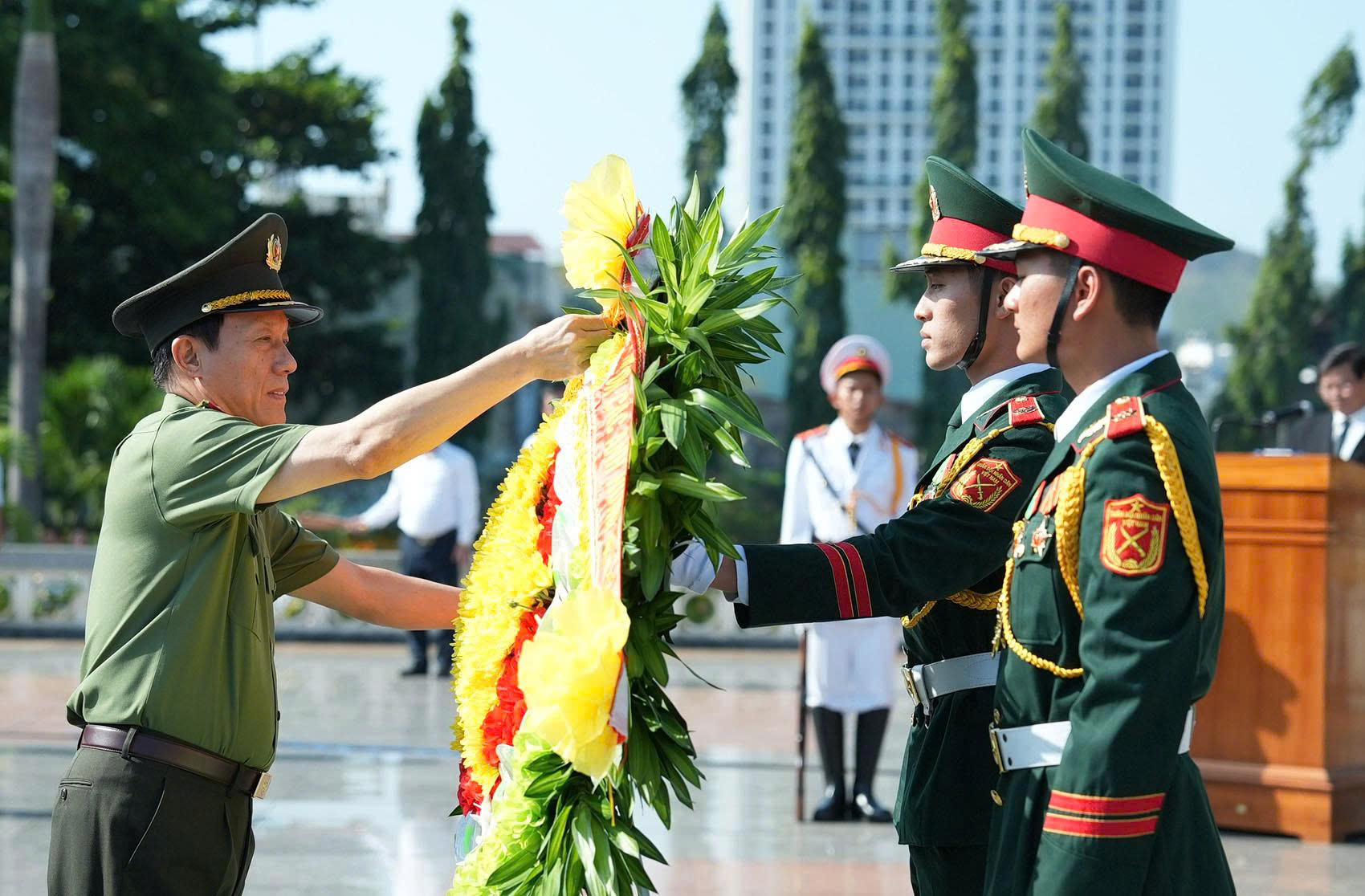 Đại tướng Lương Tam Quang tri ân người có công ở Gia Lai - Ảnh 2.