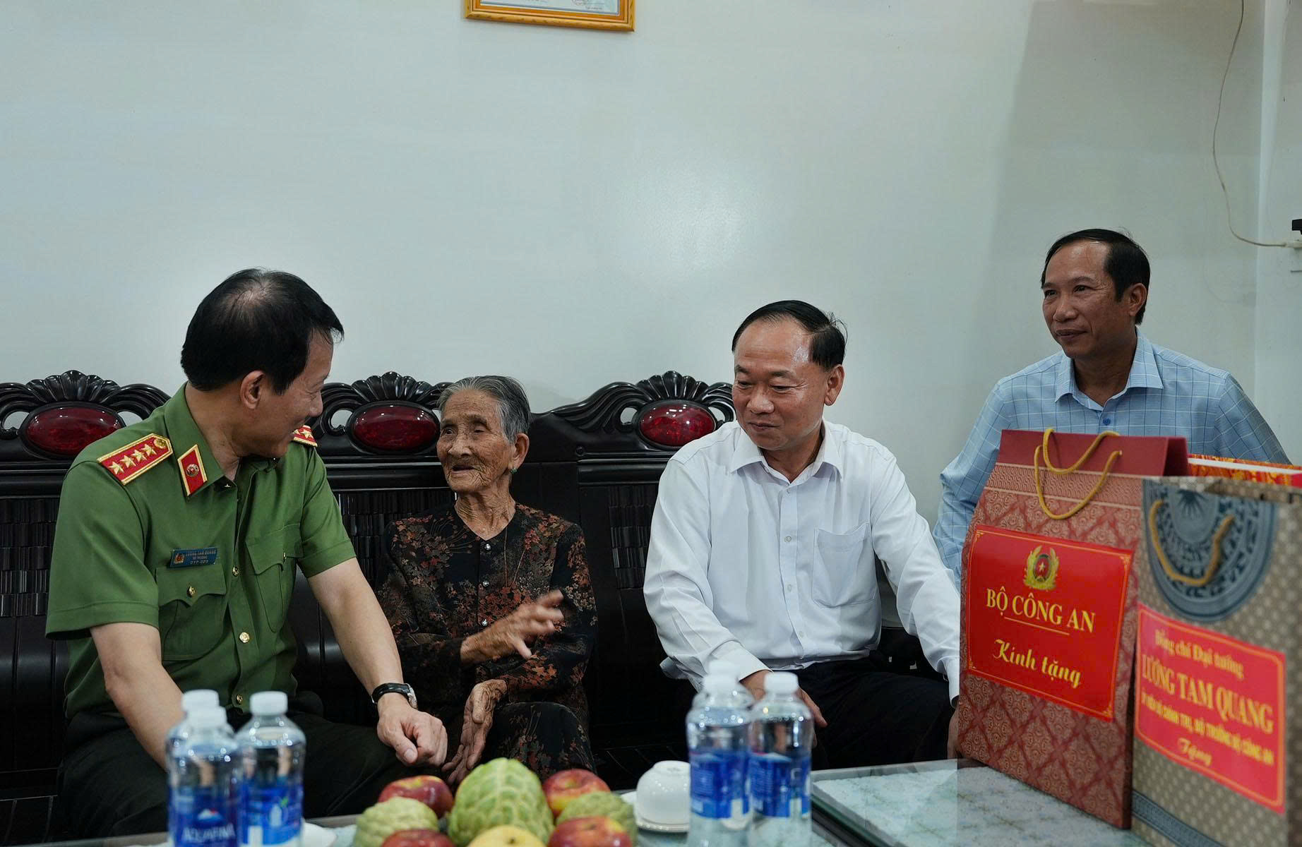 Đại tướng Lương Tam Quang tri ân người có công ở Gia Lai - Ảnh 4.