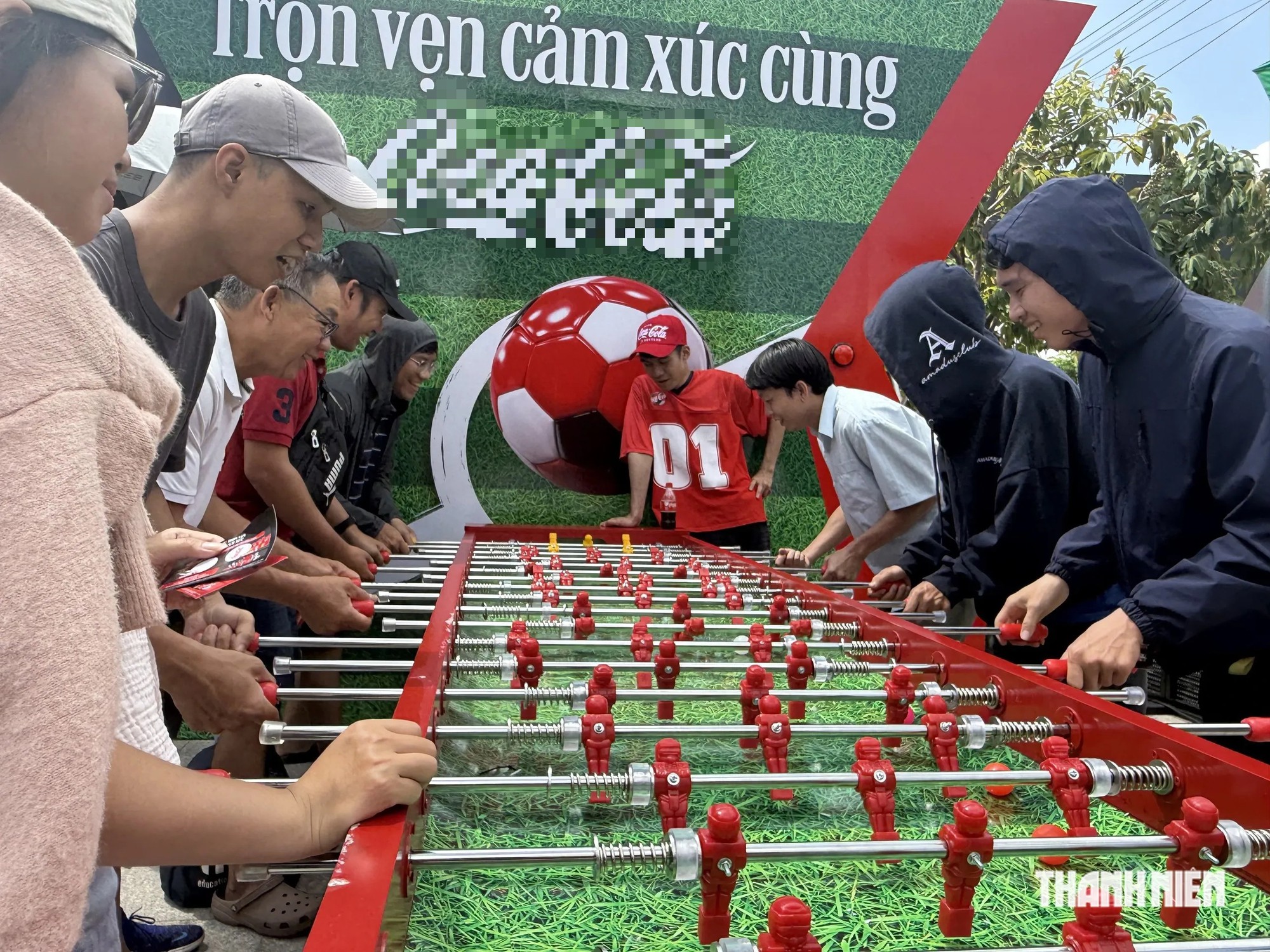 Nhiều người ‘săn’ vị trí đẹp, chờ xem chung kết World Cup từ sáng sớm nay- Ảnh 5.