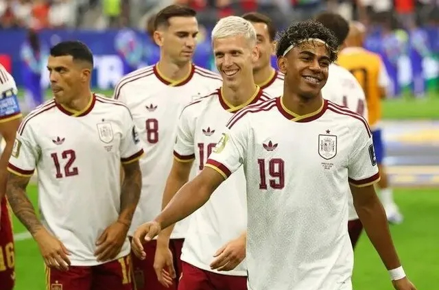 Trước giờ G chung kết World Cup: Fan Việt dự đoán tỷ số gây bất ngờ- Ảnh 2.