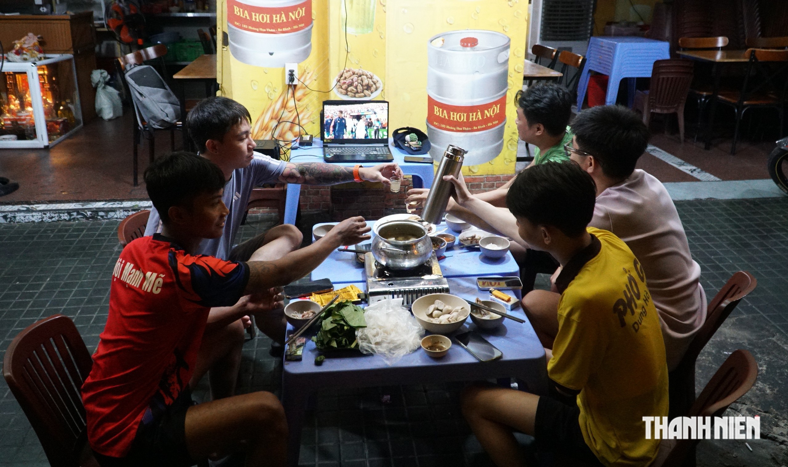 Hàng ngàn người ở TP.HCM không ngủ theo dõi tuyển Tây Ban Nha vô địch World Cup - Ảnh 6.