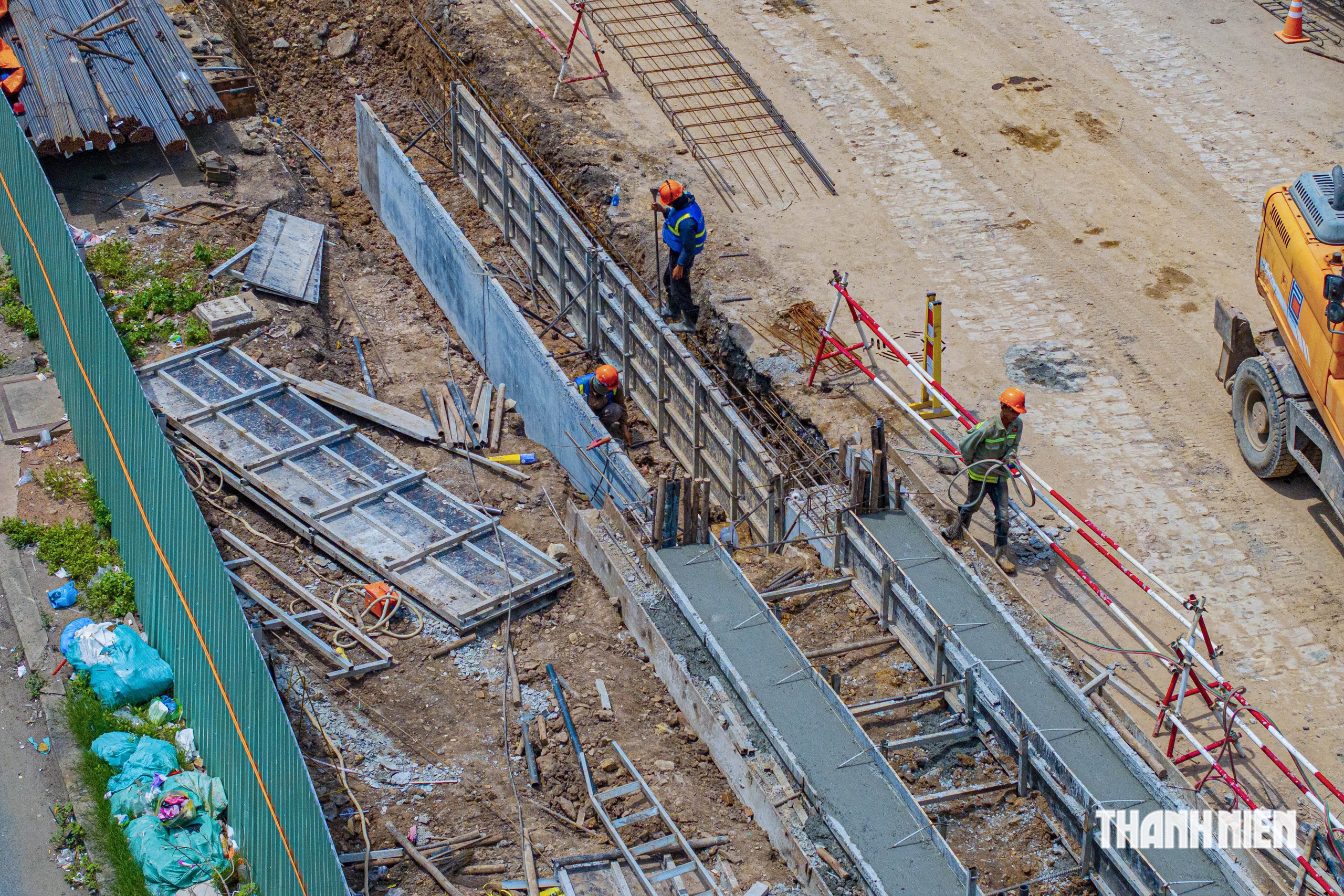 Toàn cảnh TP.HCM thi công ga ngầm metro số 2 trước công viên Lê Thị Riêng- Ảnh 7.
