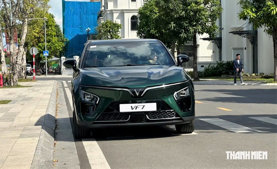 Crossover cỡ trung: Nhóm xe xăng đồng loạt giảm, VinFast VF 7 áp sát Mazda CX-5